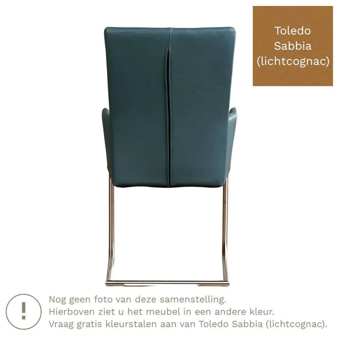 afbeelding van Leren eetkamerstoel Dry met armleuning - Toledo Sabbia (lichtcognac) - Sledepoot staal rond zwart