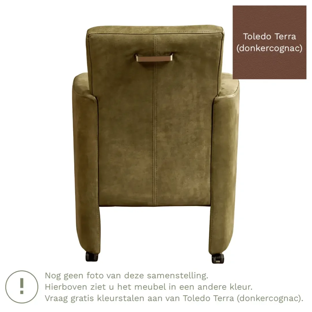 afbeelding van Leren eetkamerstoel Elegant - Toledo Terra (donkercognac) - Met handgreep RVS