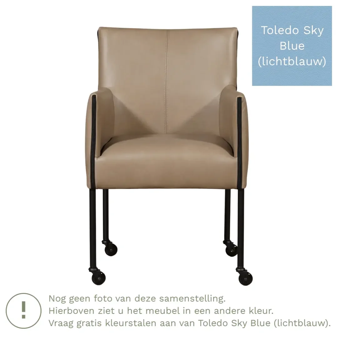 afbeelding van Leren eetkamerstoel More - Toledo Sky Blue (lichtblauw) - Poten staal rond RVS