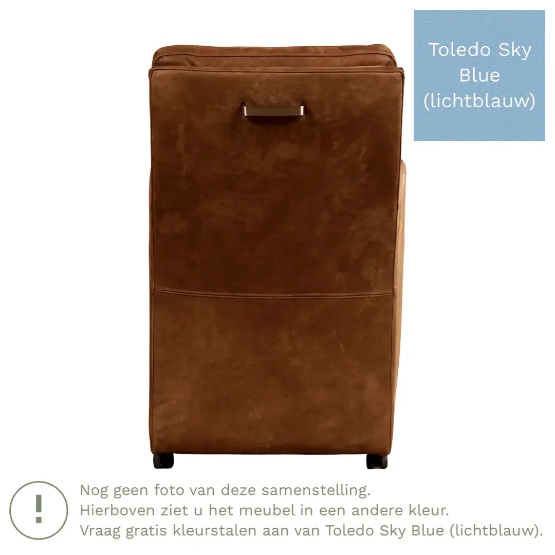 afbeelding van Leren eetkamerstoel Sharp - Toledo Sky Blue (lichtblauw) - Met handgreep RVS