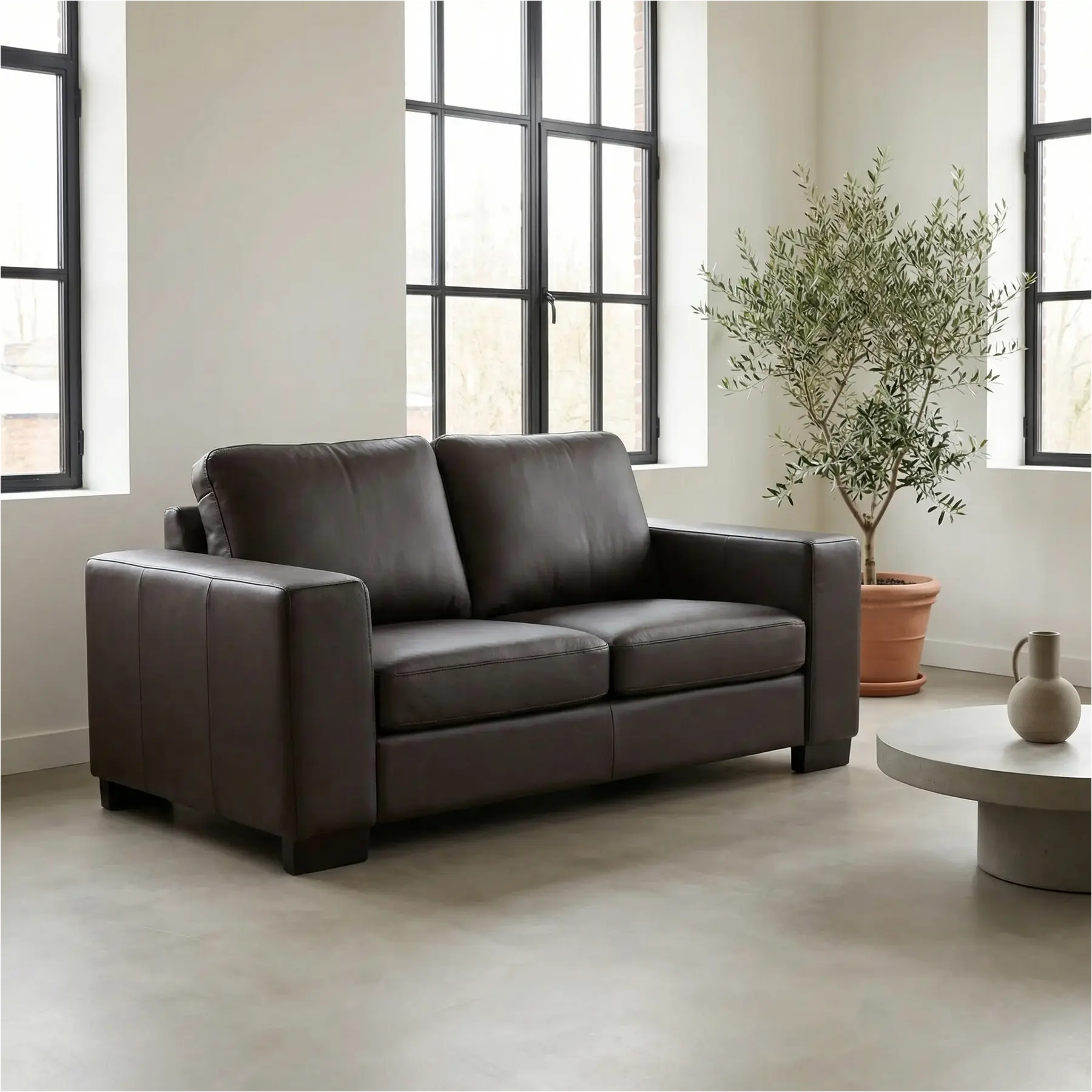 afbeelding van Leren bank Enjoy - 2 zits - Toledo Caffe (donkerbruin) - Poten hout zwart