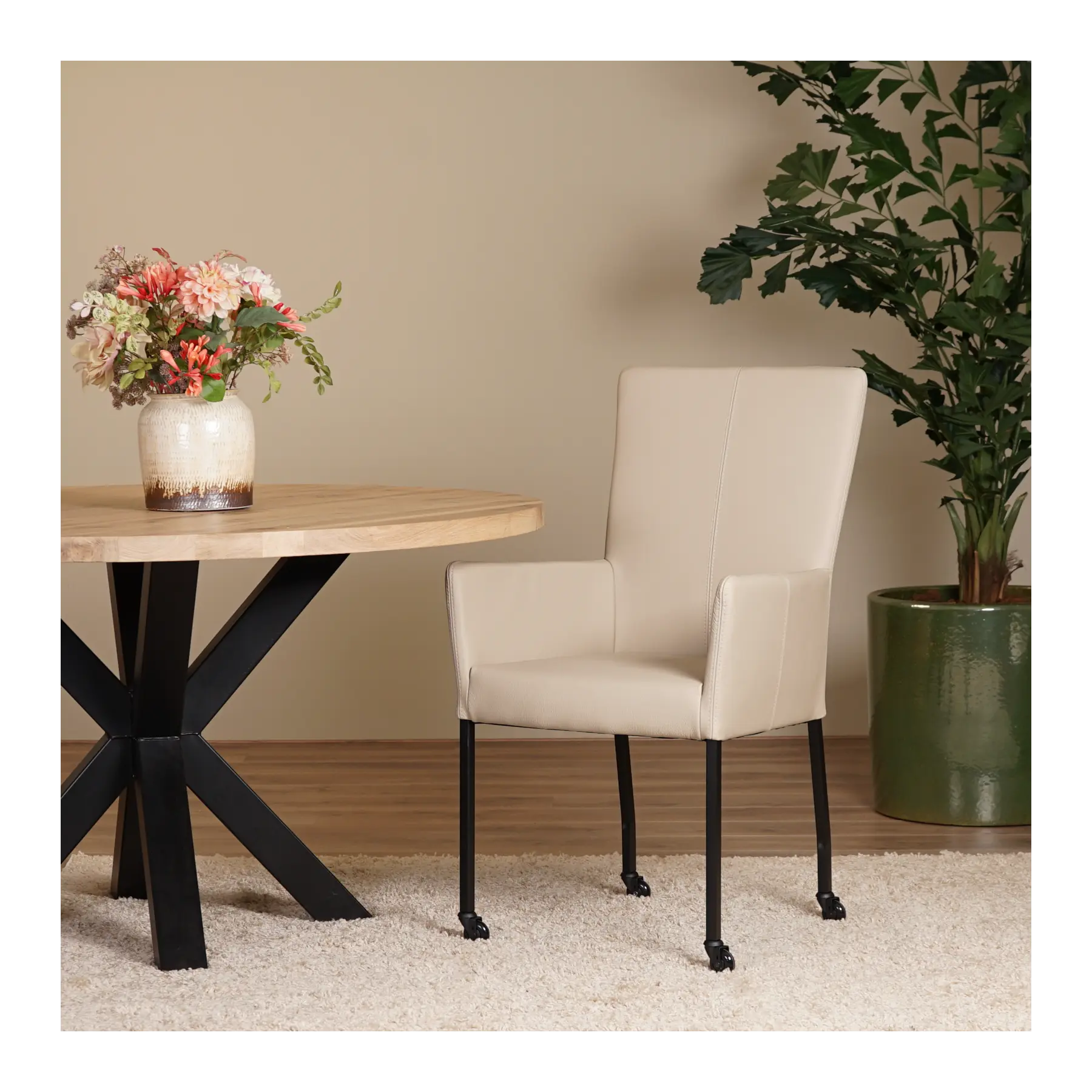 afbeelding van Leren eetkamerstoel Deal met armleuning