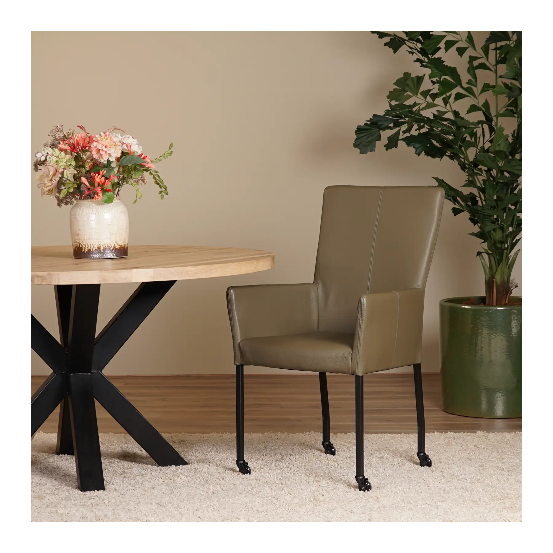 afbeelding van Leren eetkamerstoel Deal met armleuning