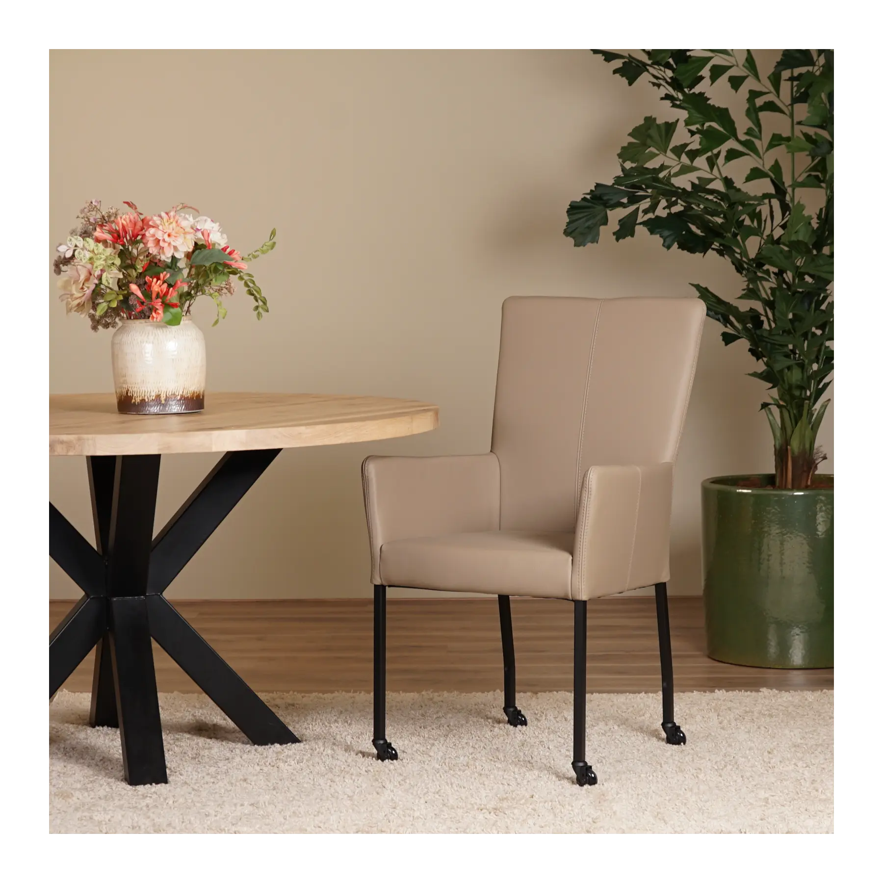 afbeelding van Leren eetkamerstoel Deal met armleuning