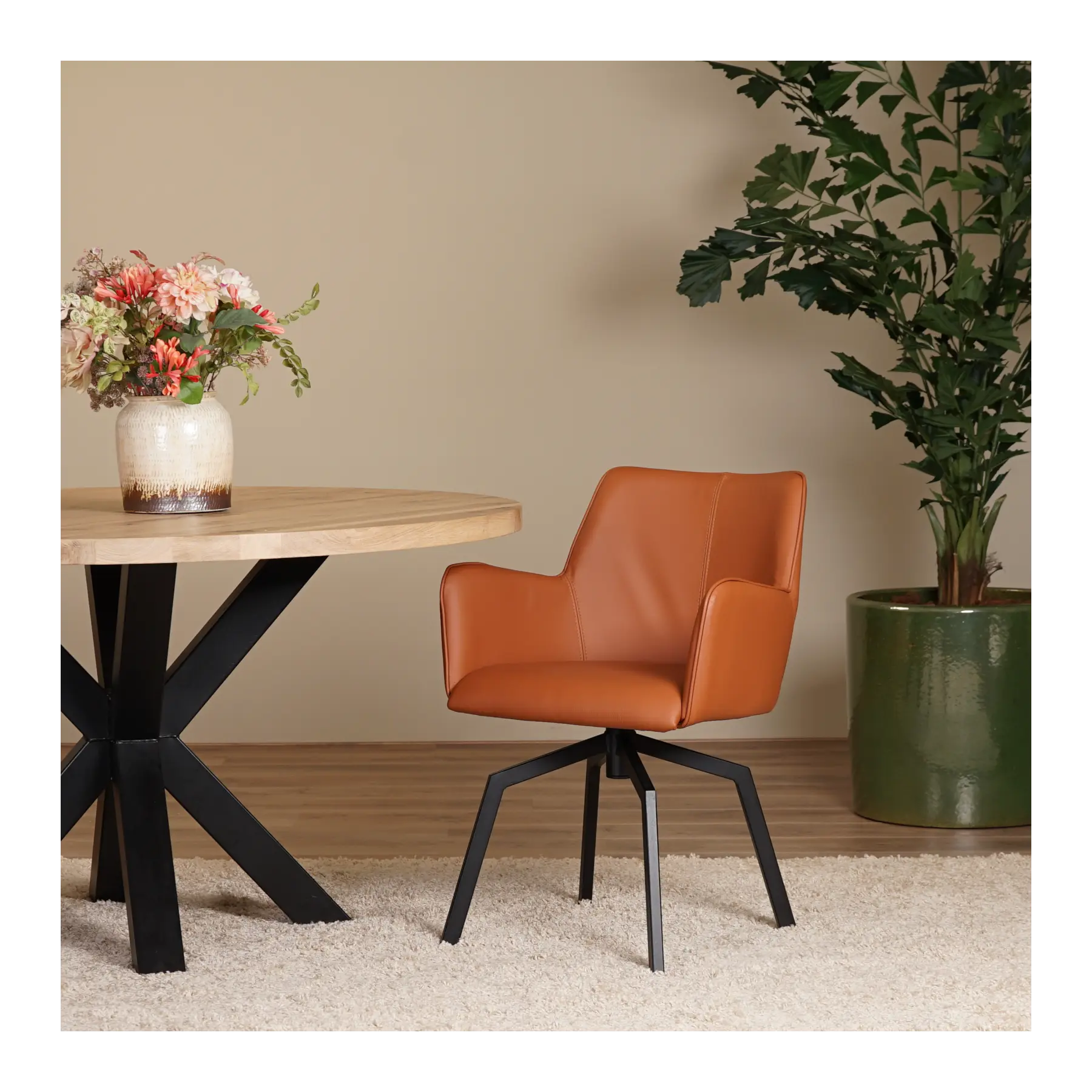 afbeelding van Leren draaibare eetkamerstoel Jazz - Spinpoot staal vierkant zwart