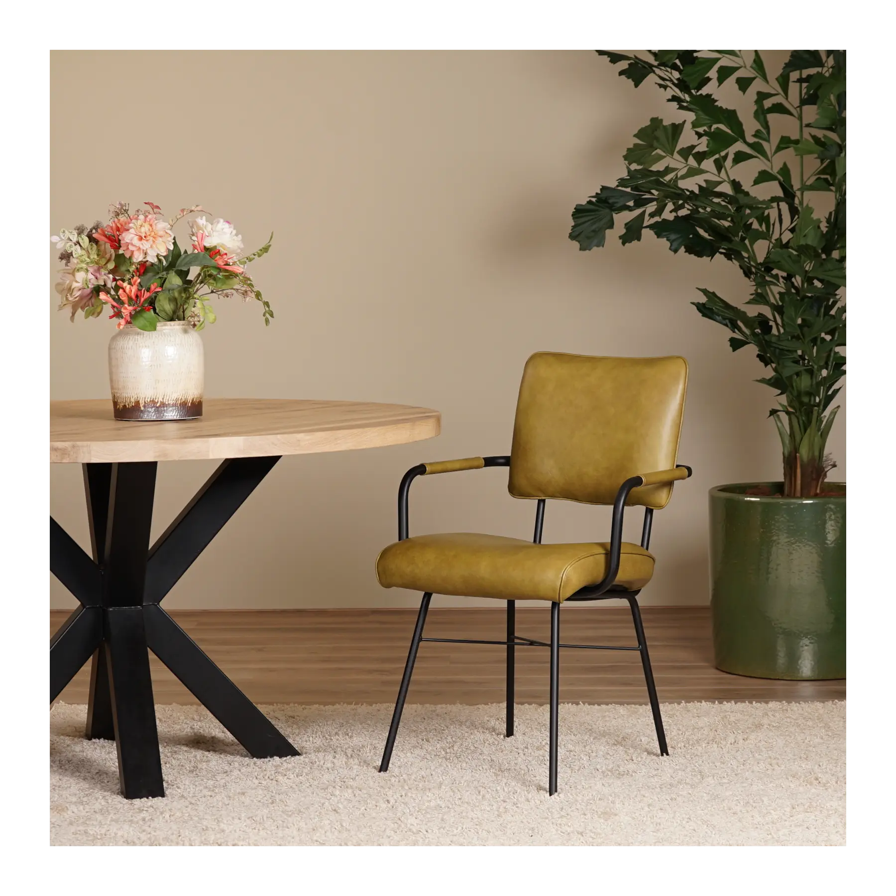 afbeelding van Leren eetkamerstoel Solid met armleuning