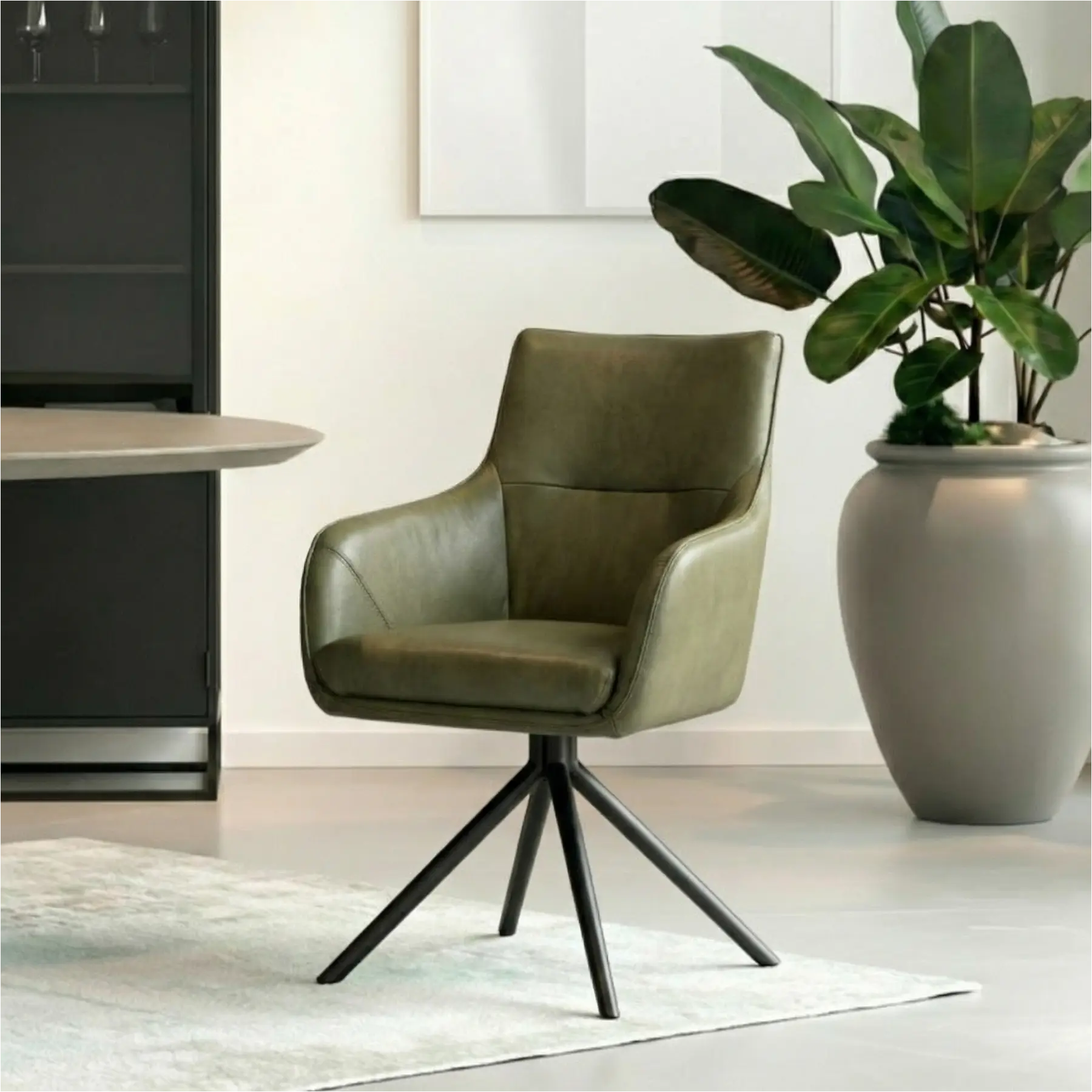 afbeelding van Leren draaibare eetkamerstoel Fancy - Granada Moss (olijf/groen) - Spinpoot staal rond zwart