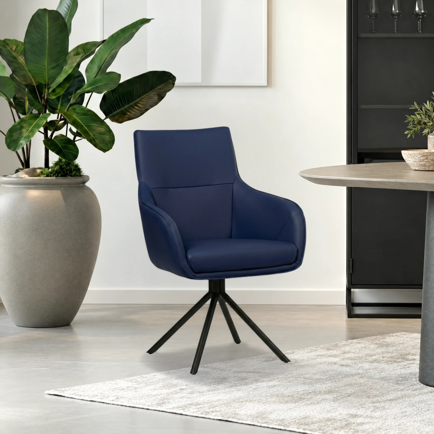 afbeelding van Leren draaibare eetkamerstoel Fancy - Toledo Kobalt (blauw) - Spinpoot staal rond zwart