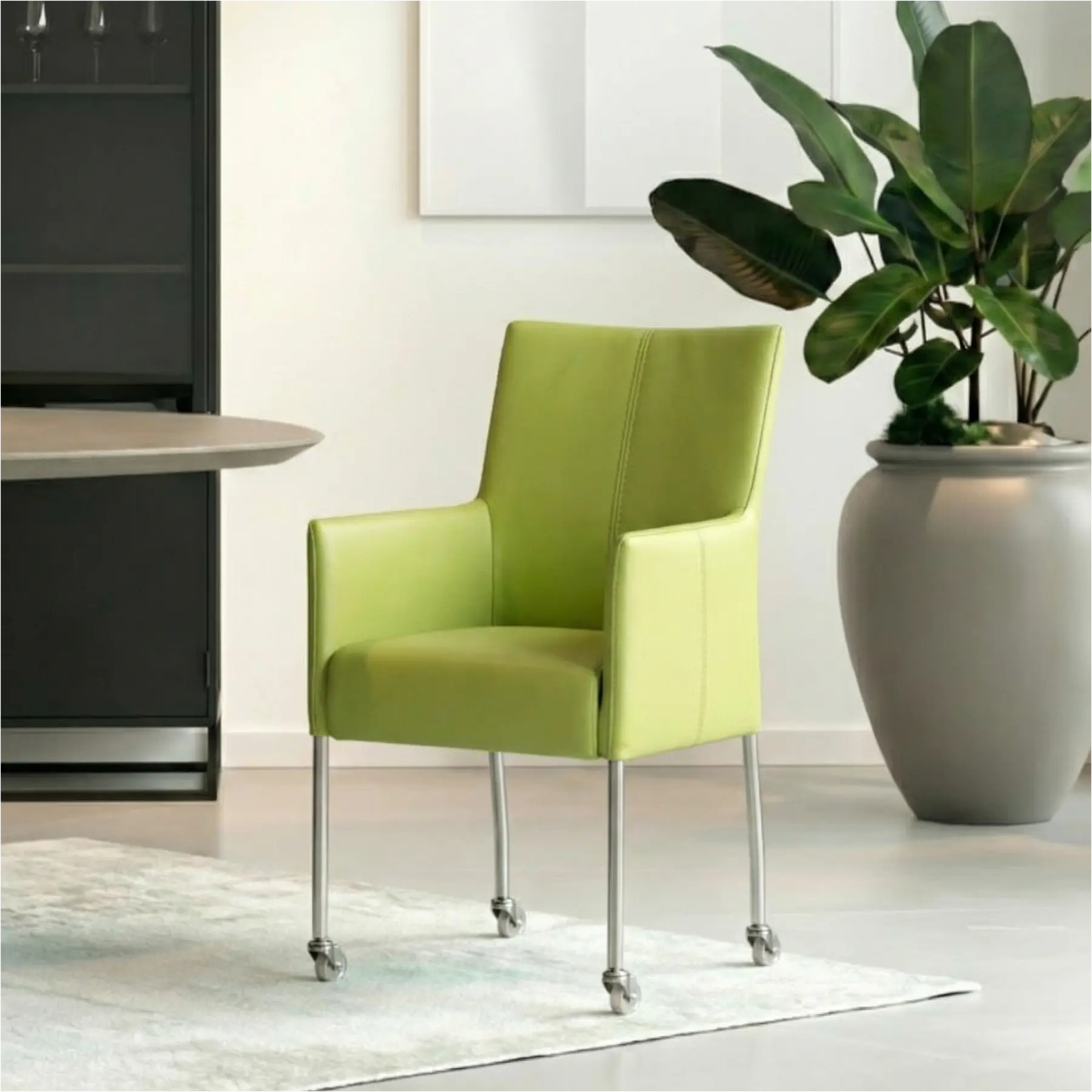 afbeelding van Leren eetkamerstoel Comfort met wieltjes - Hermes Lime (felgroen) - Poten staal rond RVS