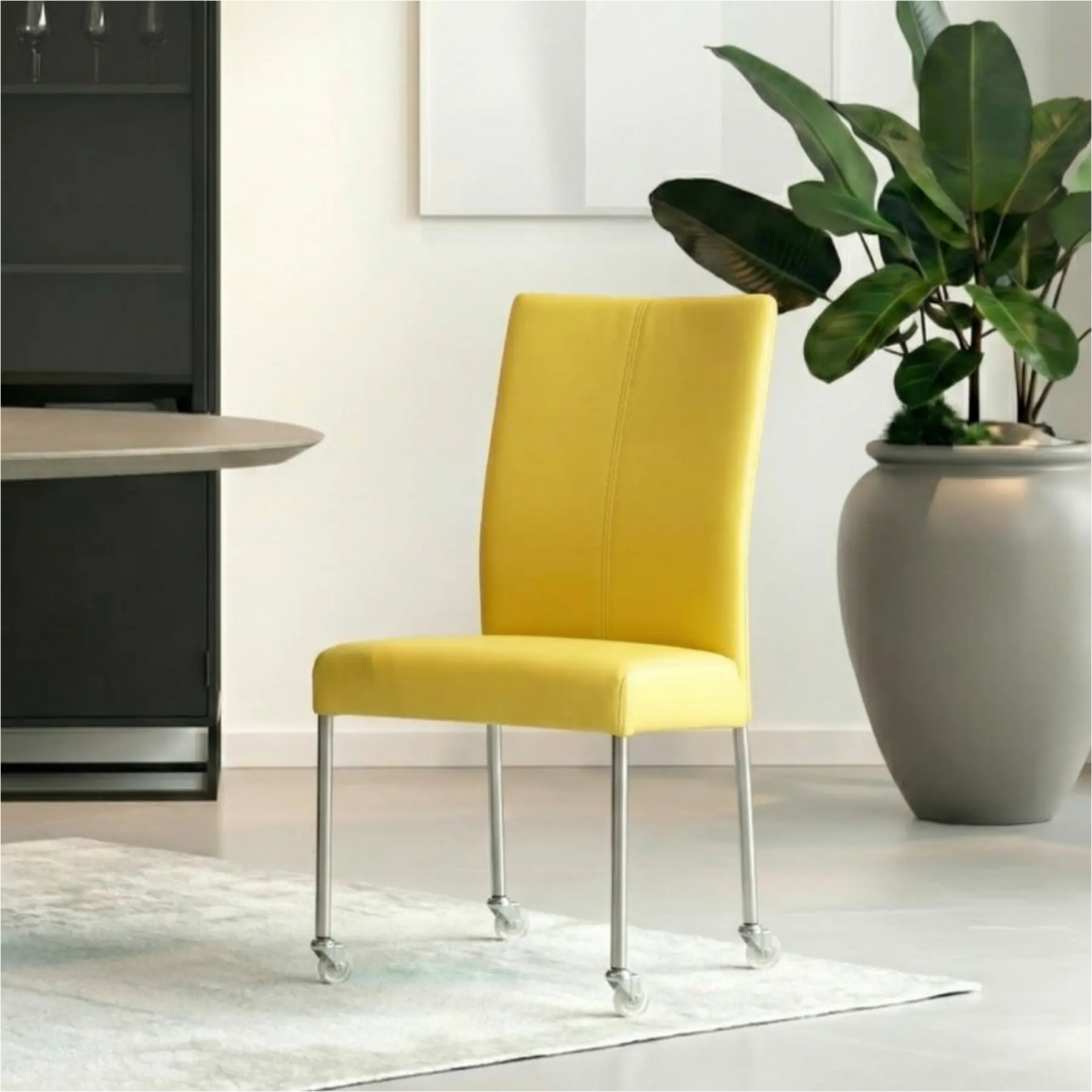 afbeelding van Leren eetkamerstoel Comfort met wieltjes - Hermes Yellow (felgeel) - Poten staal rond RVS
