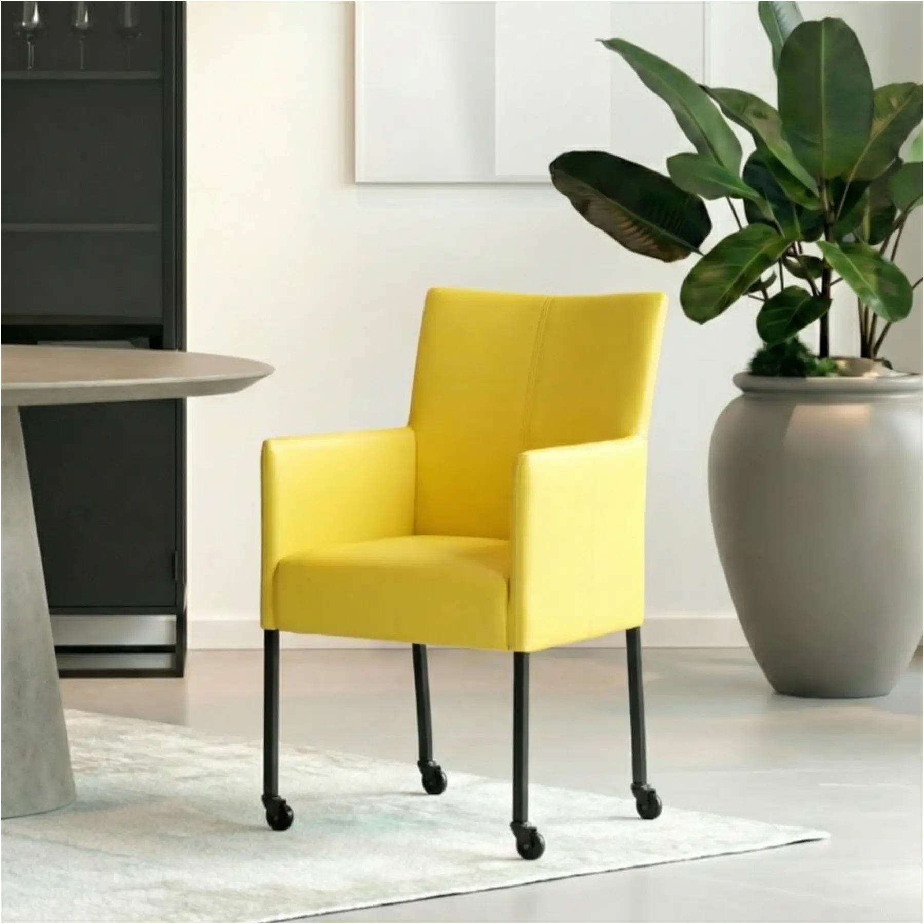 afbeelding van Leren eetkamerstoel Comfort met wieltjes - Hermes Yellow (felgeel) - Poten staal vierkant zwart