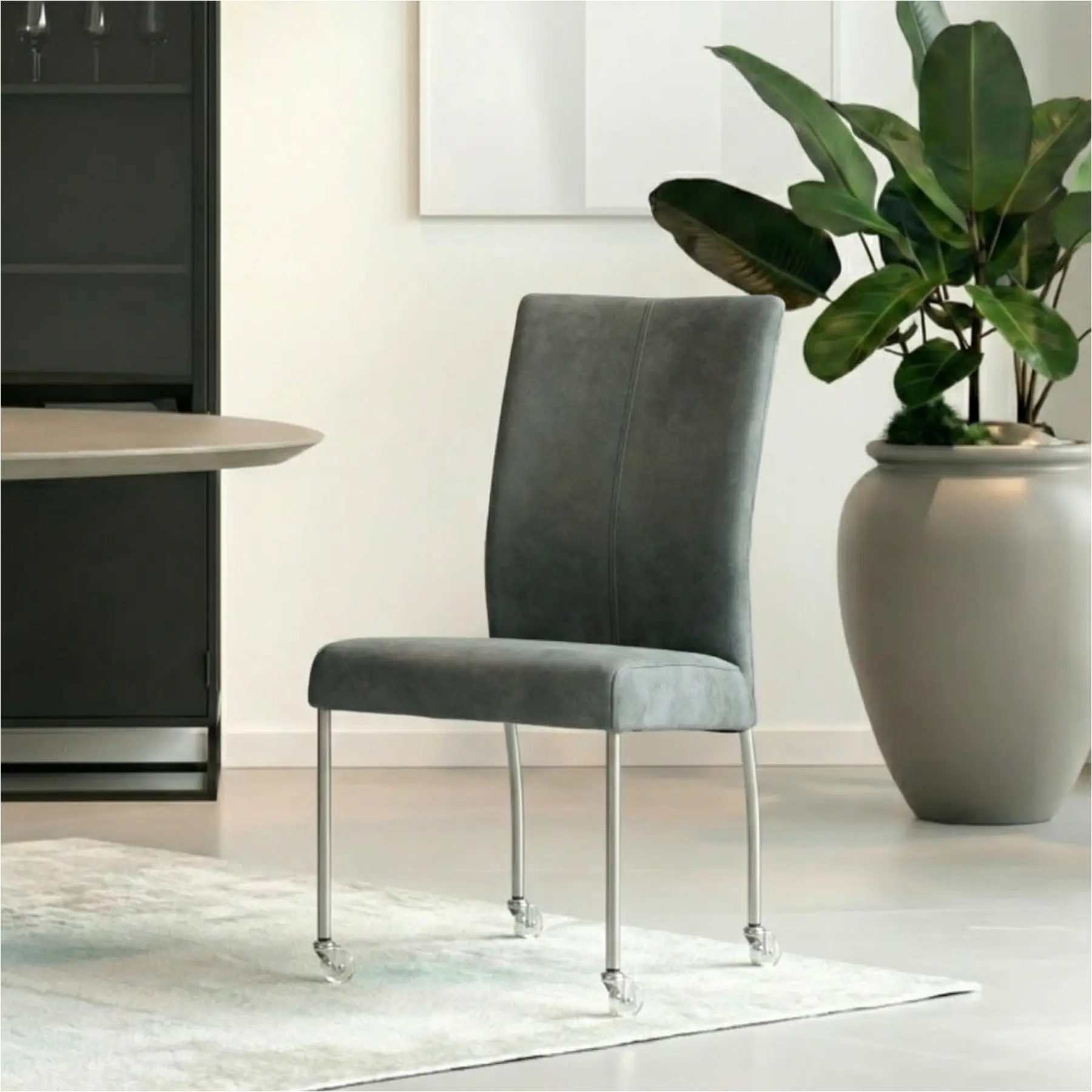 afbeelding van Leren eetkamerstoel Comfort met wieltjes - Kenia Denim (blauw) - Poten staal rond RVS