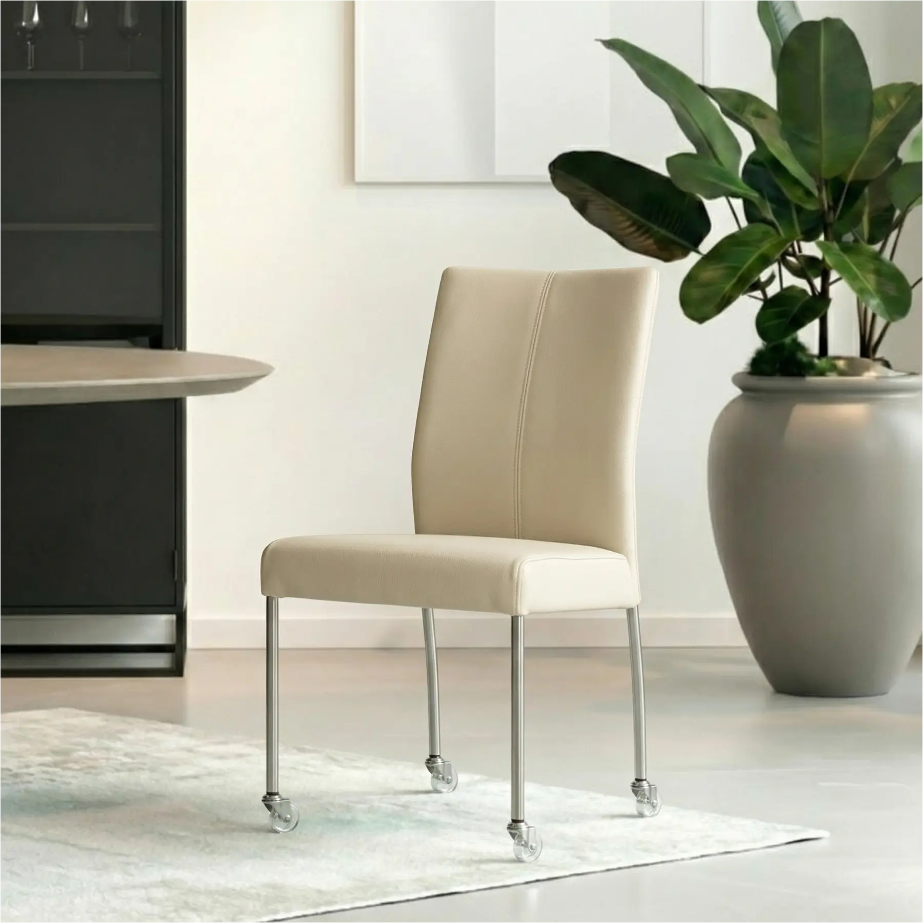 afbeelding van Leren eetkamerstoel Comfort met wieltjes - Toledo Avorio (crème) - Poten staal rond RVS