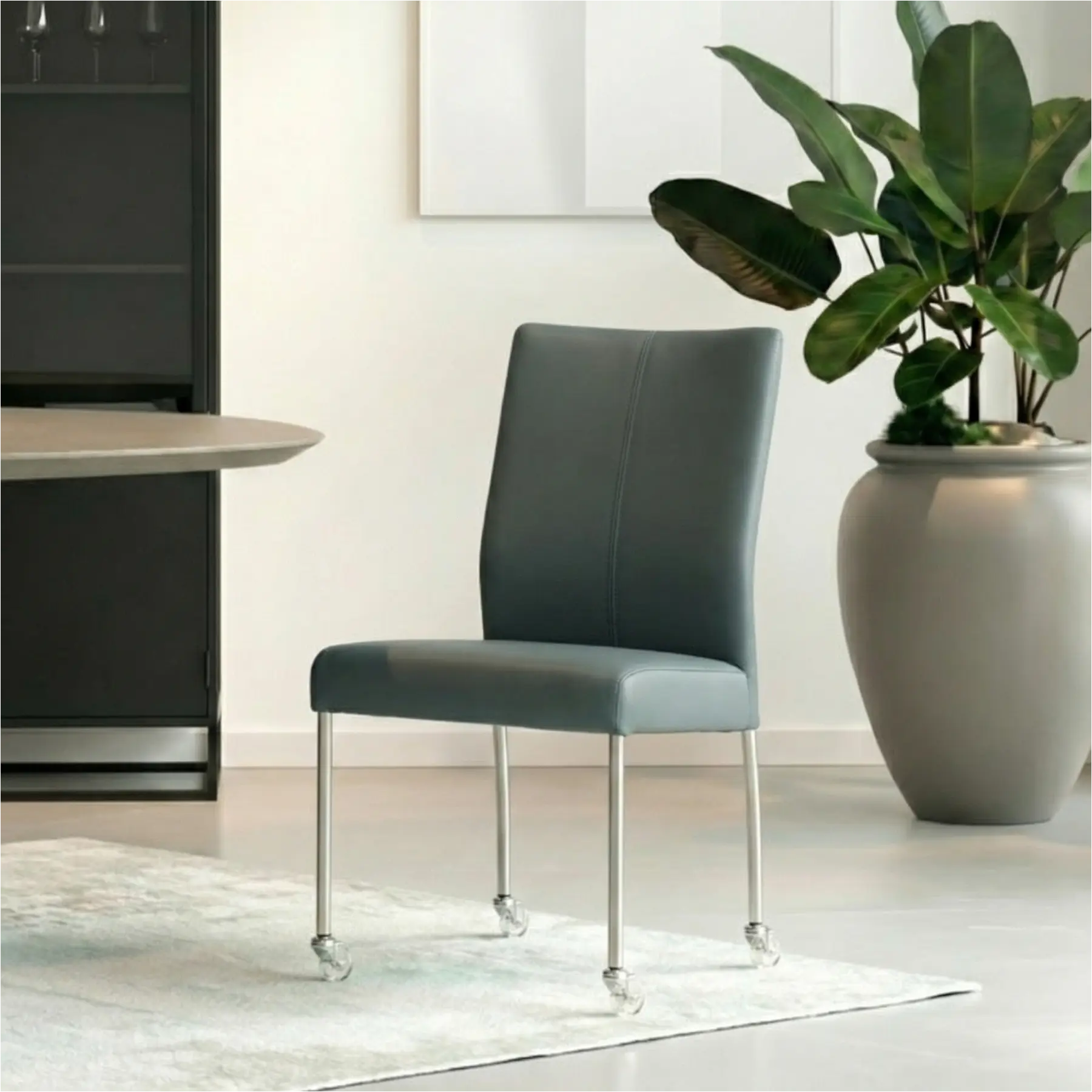 afbeelding van Leren eetkamerstoel Comfort met wieltjes - Toledo Whale (blauw/grijs) - Poten staal rond RVS