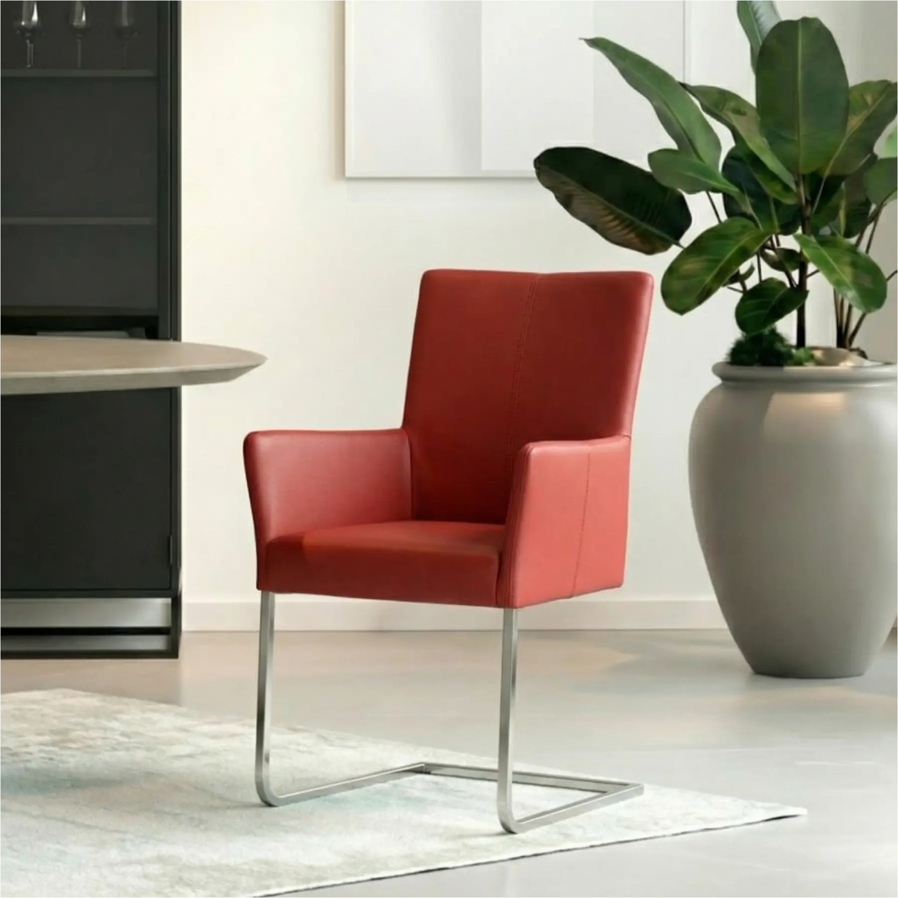 afbeelding van Leren eetkamerstoel Dare met armleuning - Toledo Red (rood) - Sledepoot staal vierkant RVS