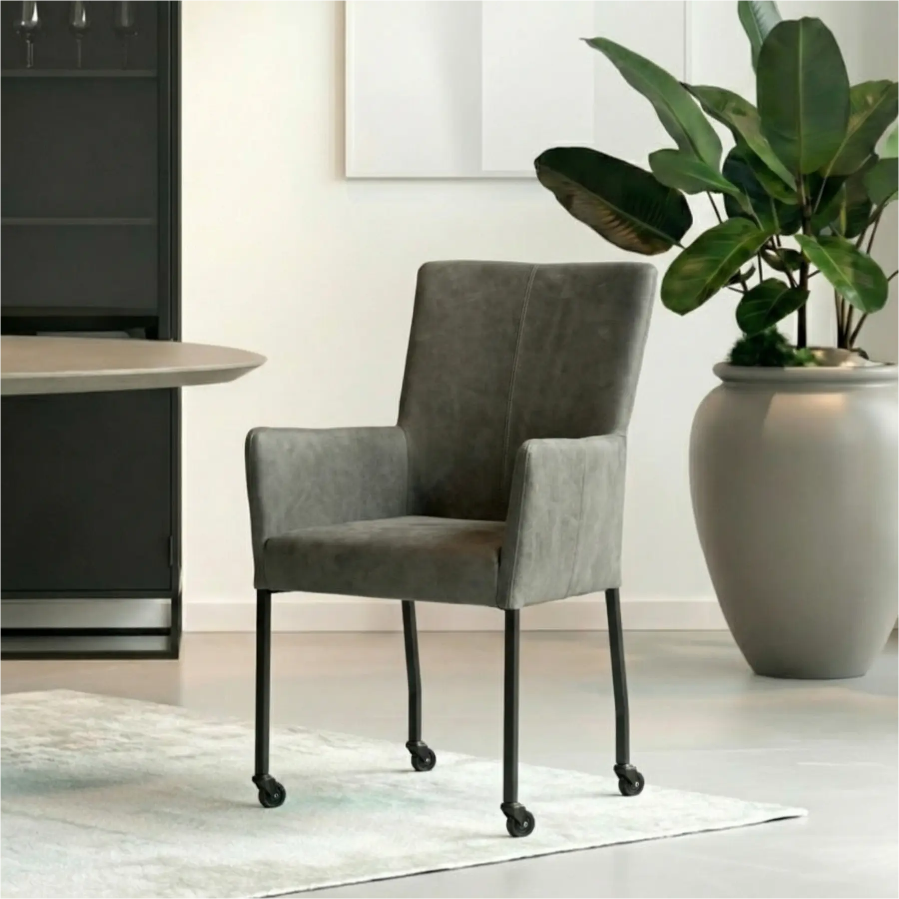 afbeelding van Leren eetkamerstoel Deal met armleuning - Kenia Antracite (grijs) - Poten staal vierkant zwart