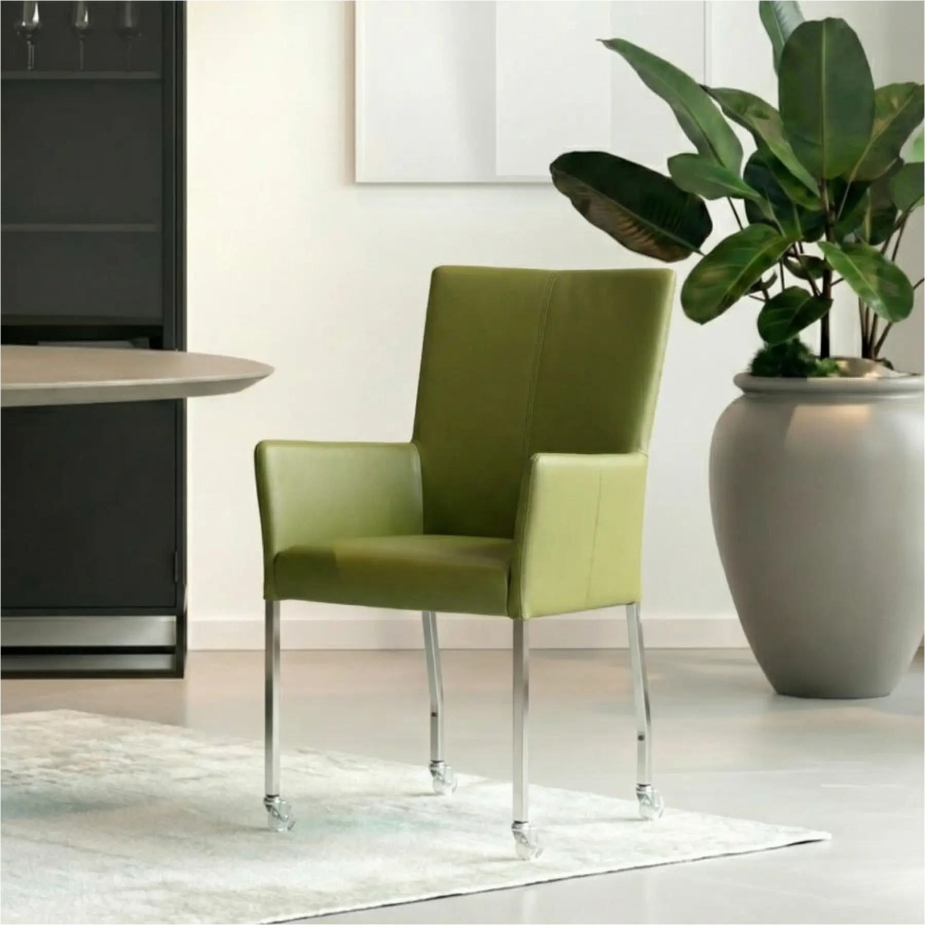 afbeelding van Leren eetkamerstoel Deal met armleuning - Toledo Apple Green (groen) - Poten staal vierkant RVS