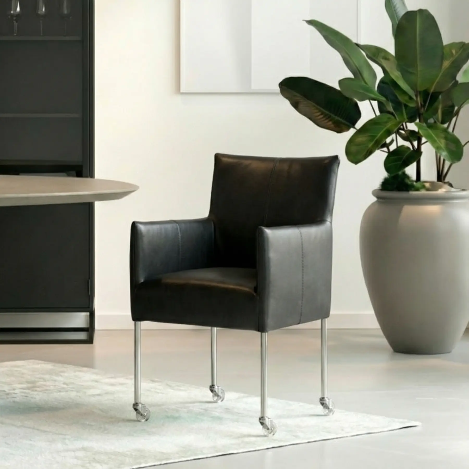 afbeelding van Leren eetkamerstoel Desire - Granada Graphite (donkergrijs) - Poten staal rond RVS