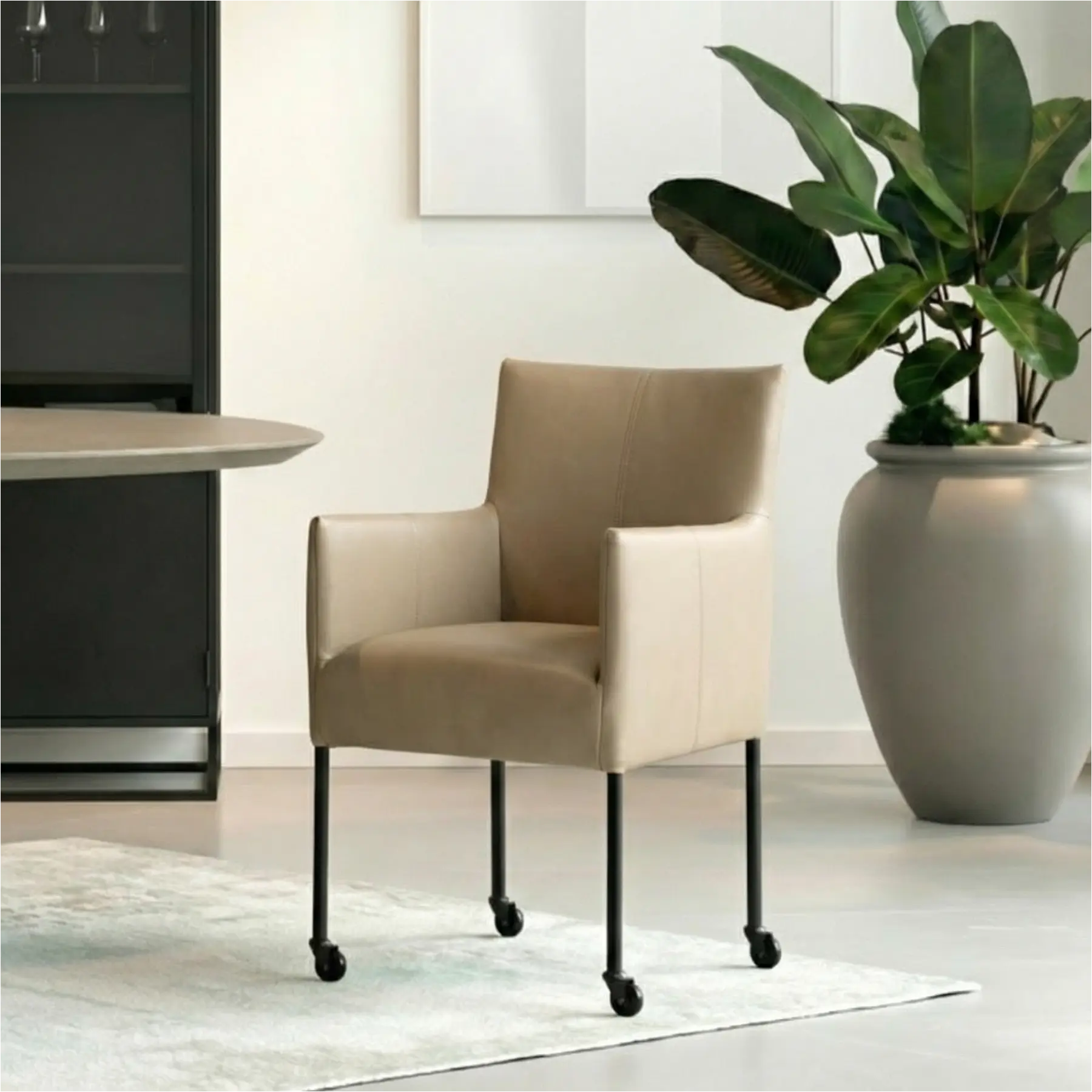 afbeelding van Leren eetkamerstoel Desire - Granada Taupe (taupe/bruin) - Poten staal rond zwart