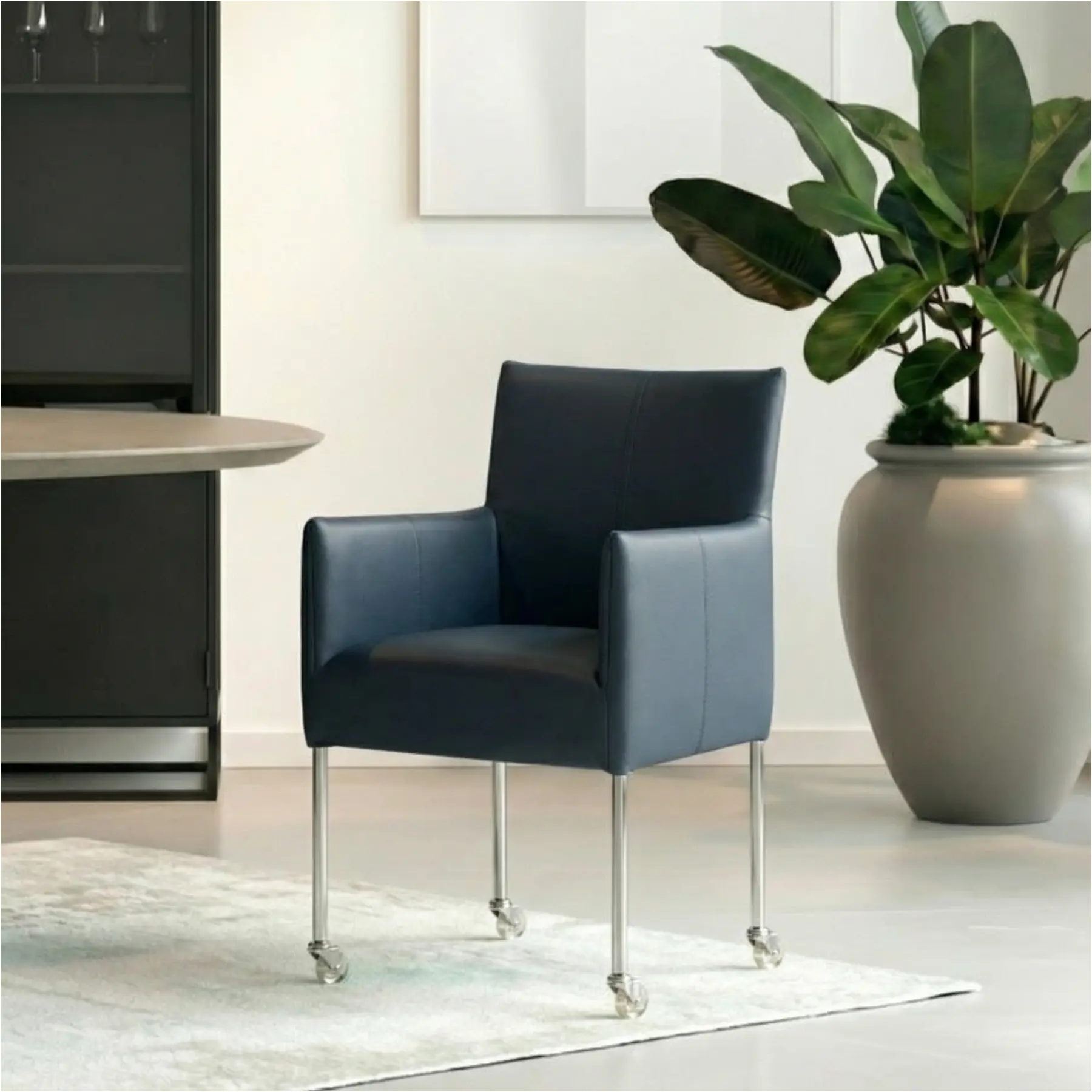 afbeelding van Leren eetkamerstoel Desire - Toledo Marine (blauw) - Poten staal rond RVS