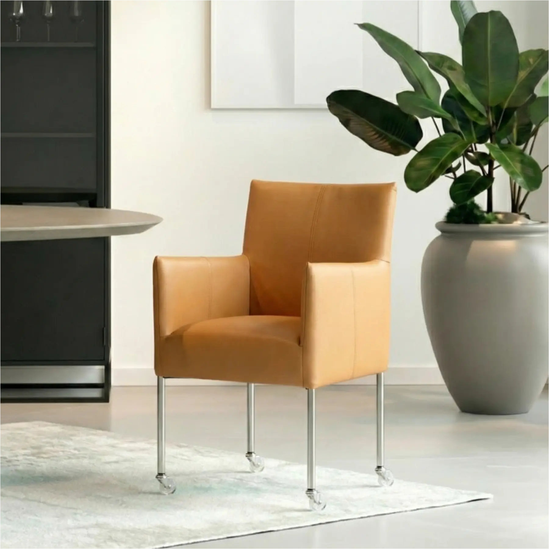 afbeelding van Leren eetkamerstoel Desire - Toledo Sabbia (lichtcognac) - Poten staal rond RVS