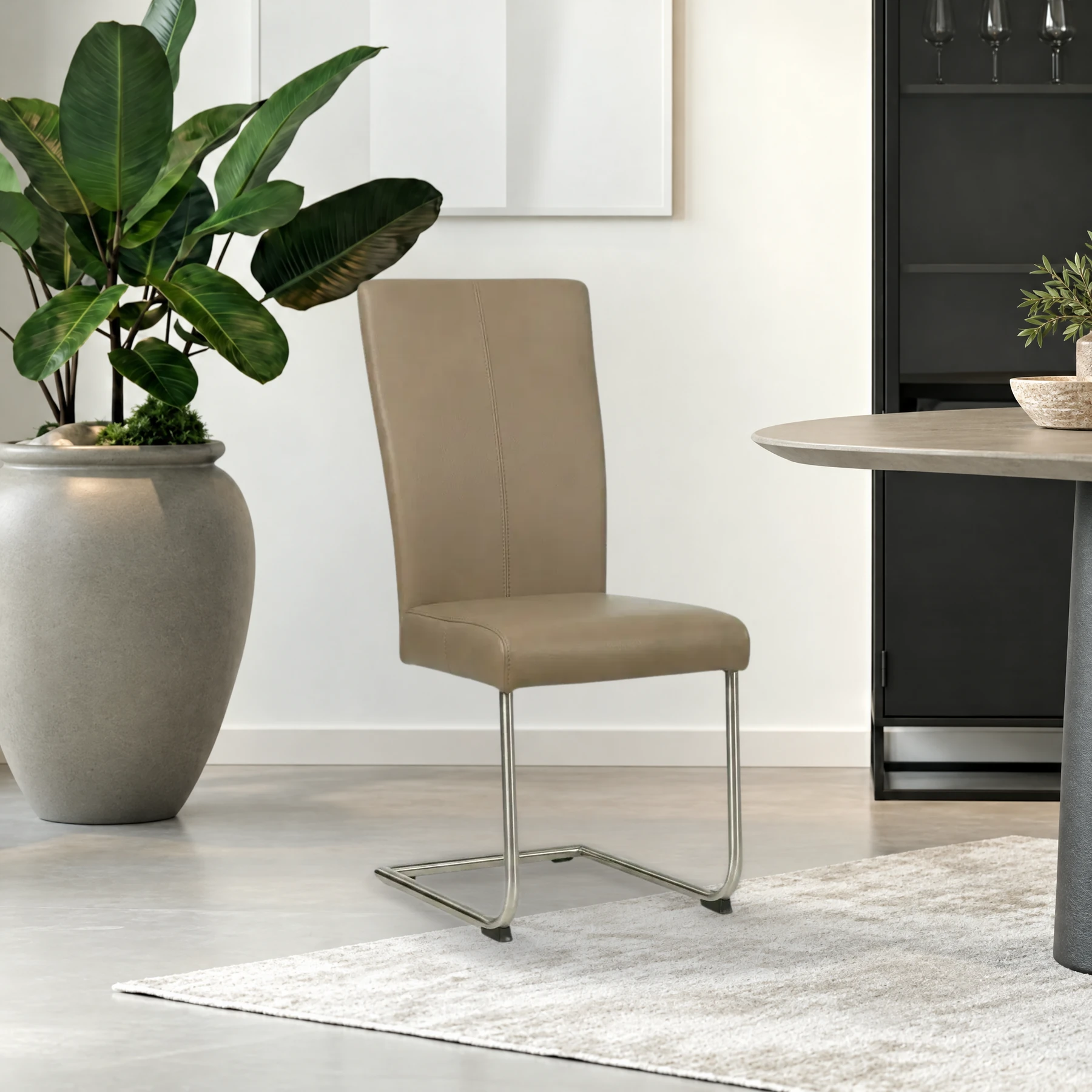 afbeelding van Leren eetkamerstoel Dry - Granada Taupe (taupe/bruin) - Sledepoot staal rond RVS