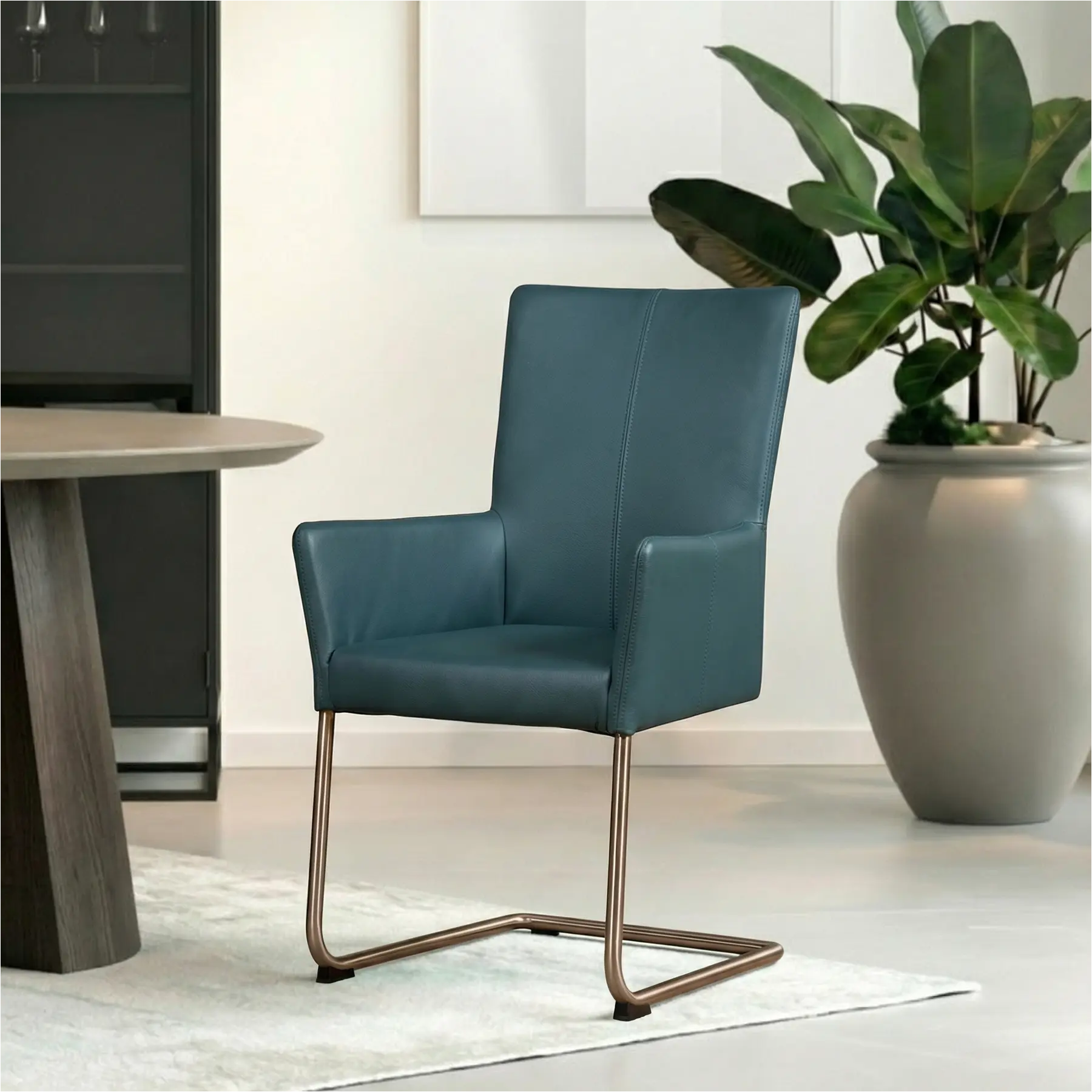 afbeelding van Leren eetkamerstoel Dry met armleuning - Toledo Whale (blauw/grijs) - Sledepoot staal rond RVS