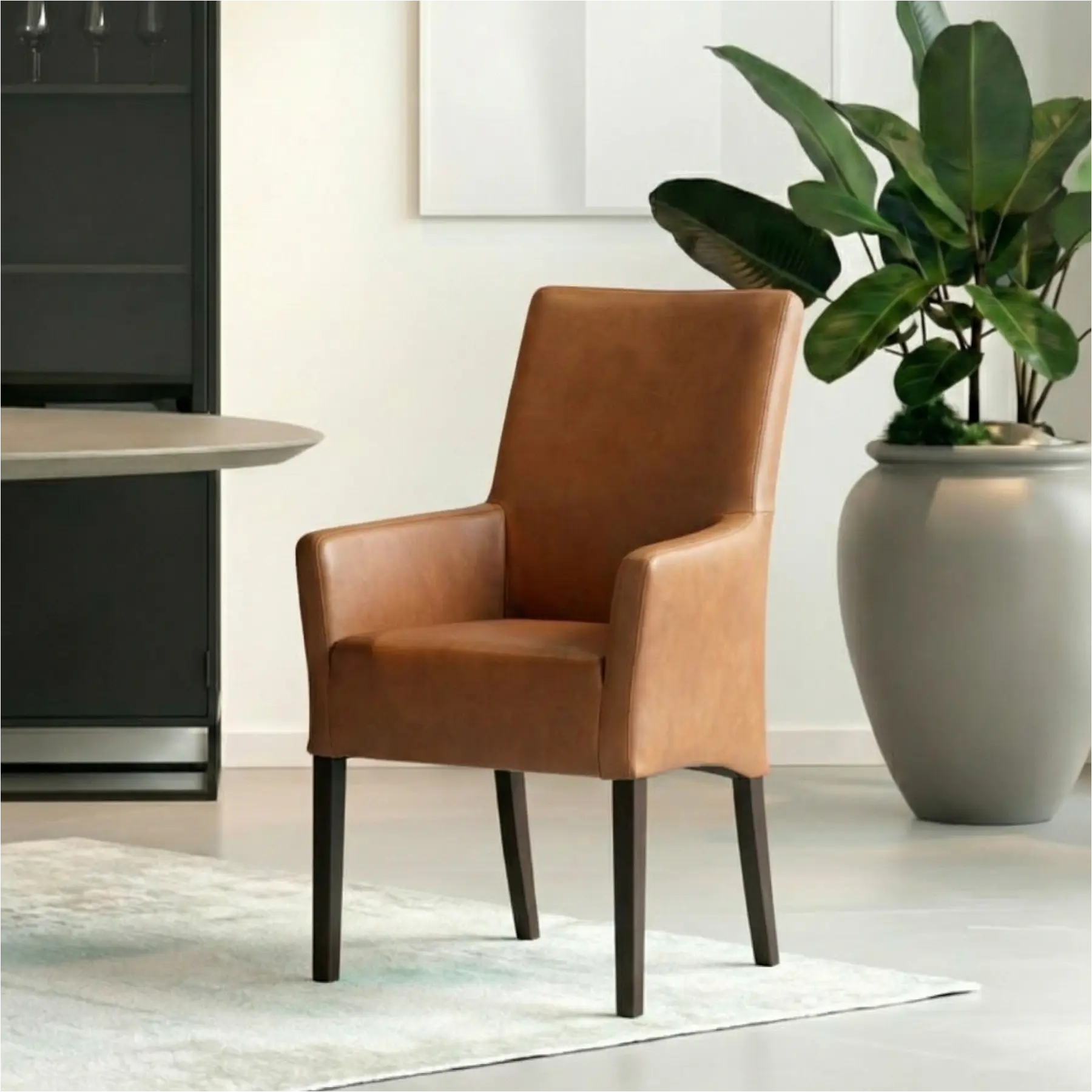 afbeelding van Leren eetkamerstoel Just met armleuning - Rancho Cognac (cognac) - Poten hout zwart