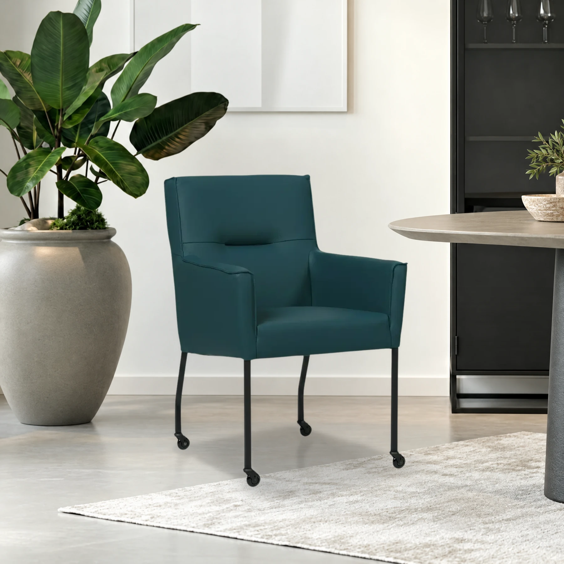 afbeelding van Leren eetkamerstoel met wieltjes en armleuning Lucky - Toledo Turquoise (blauw)
