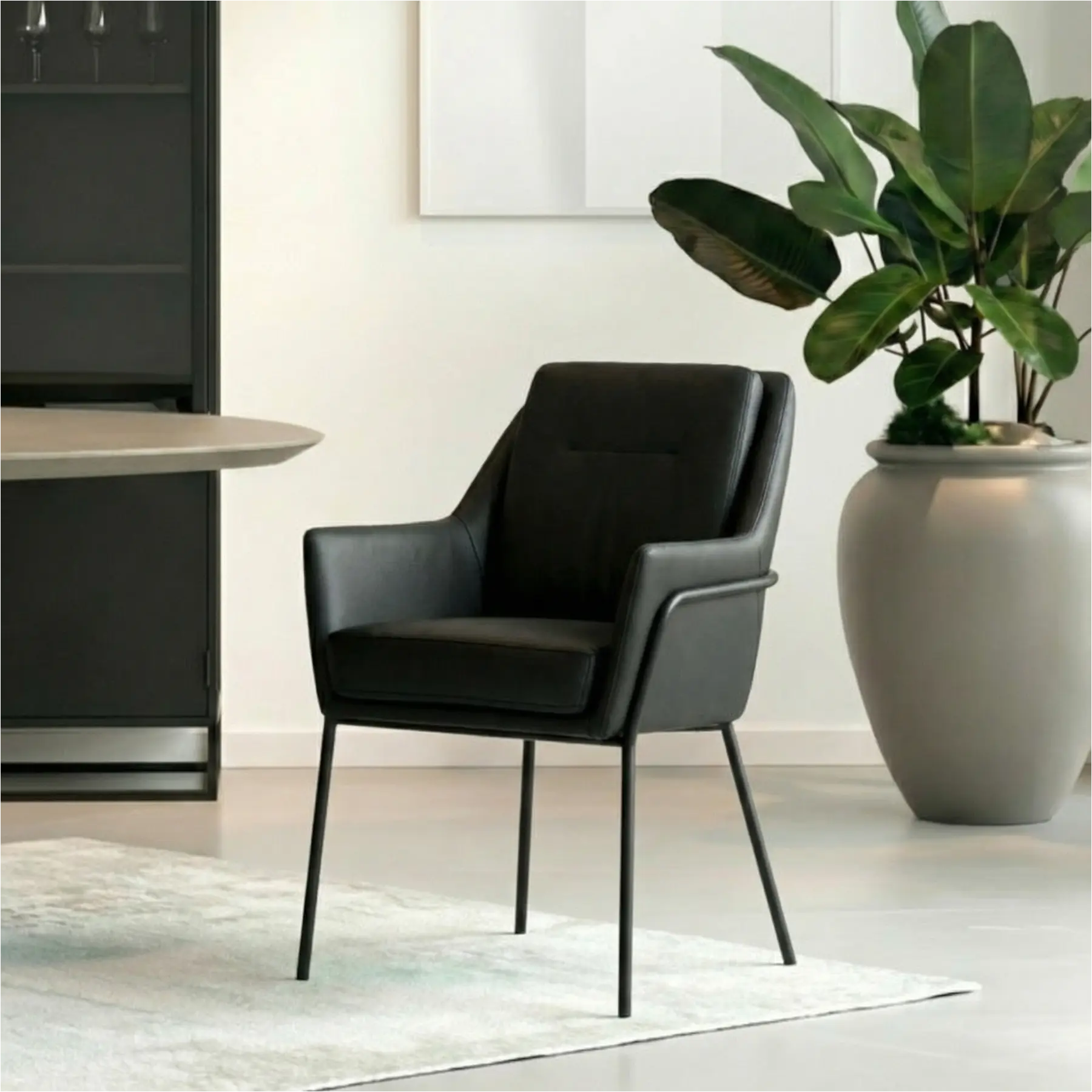 afbeelding van Leren eetkamerstoel Mix - Toledo Nero (zwart) - Poten staal rond zwart