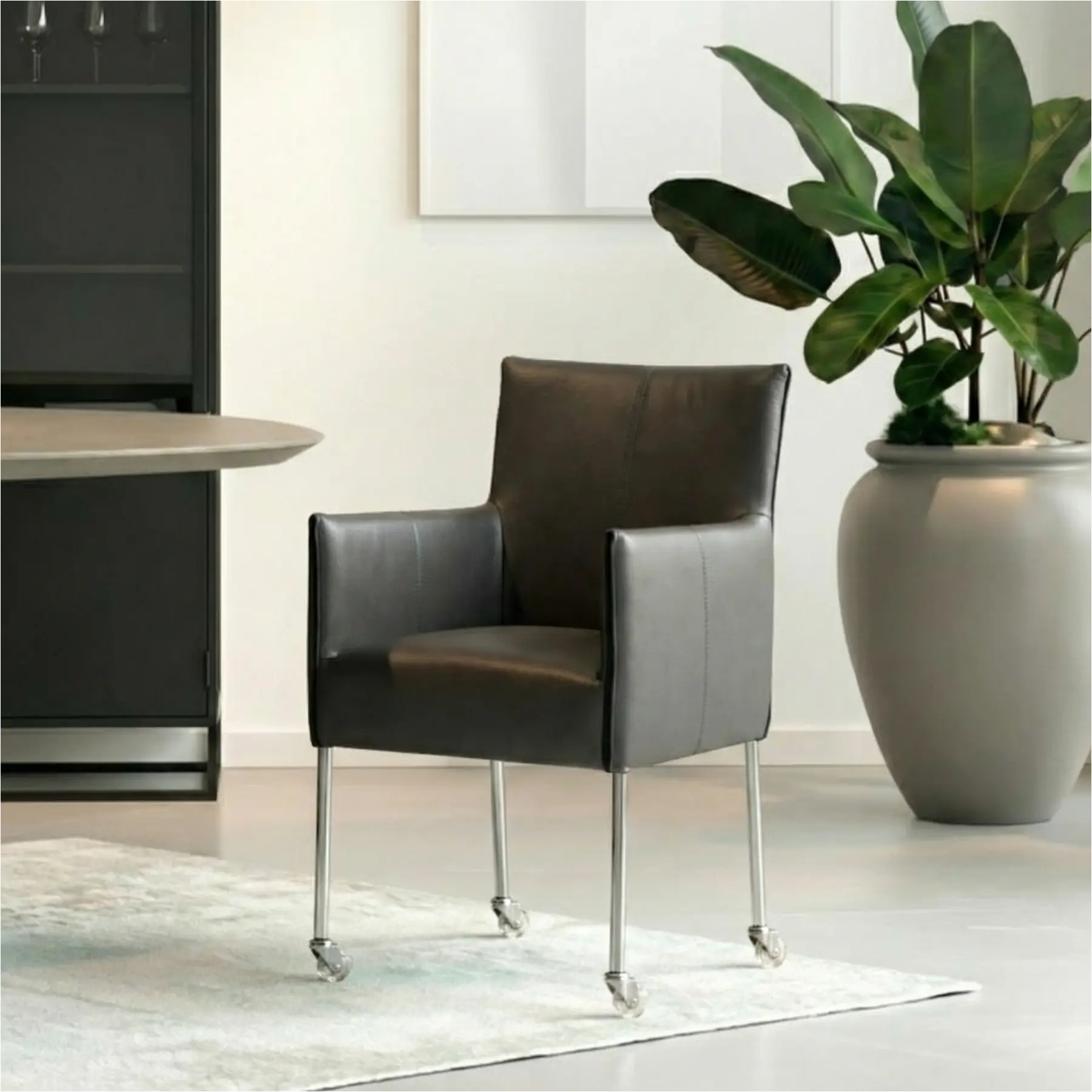 afbeelding van Leren eetkamerstoel More - Toledo Antracite (donkergrijs) - Poten staal rond RVS