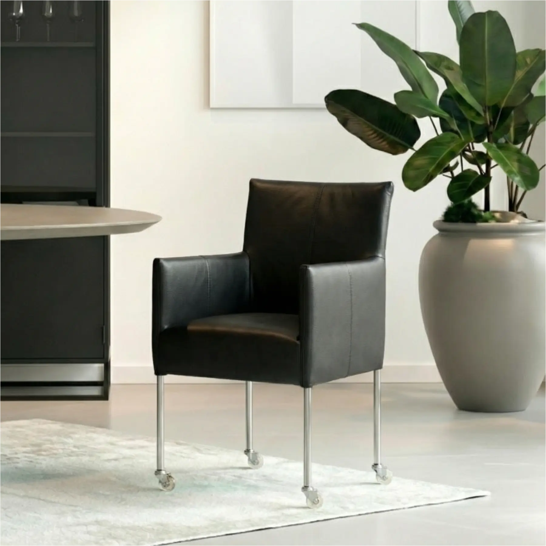 afbeelding van Leren eetkamerstoel More - Toledo Nero (zwart) - Poten staal rond RVS