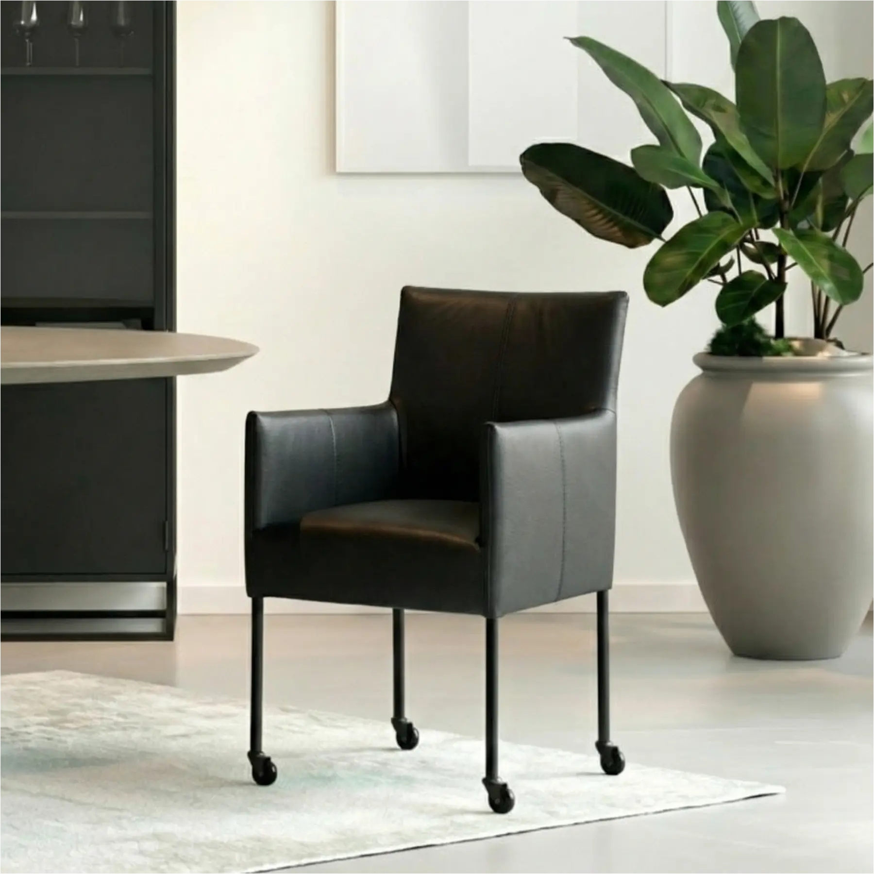 afbeelding van Leren eetkamerstoel More - Toledo Nero (zwart) - Poten staal rond zwart