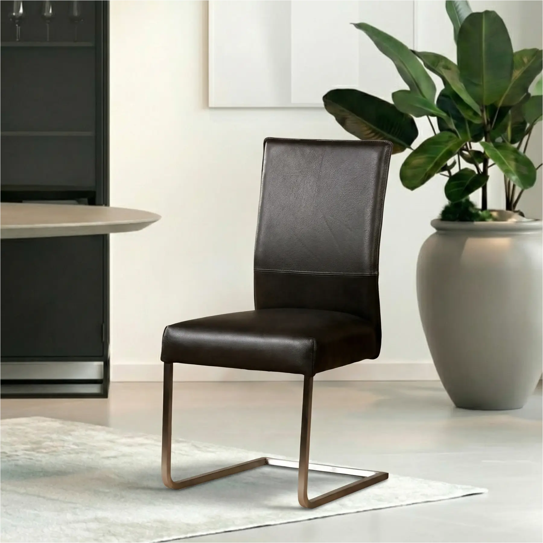 afbeelding van Leren eetkamerstoel Remix - Granada Graphite (donkergrijs) - Sledepoot staal vierkant RVS