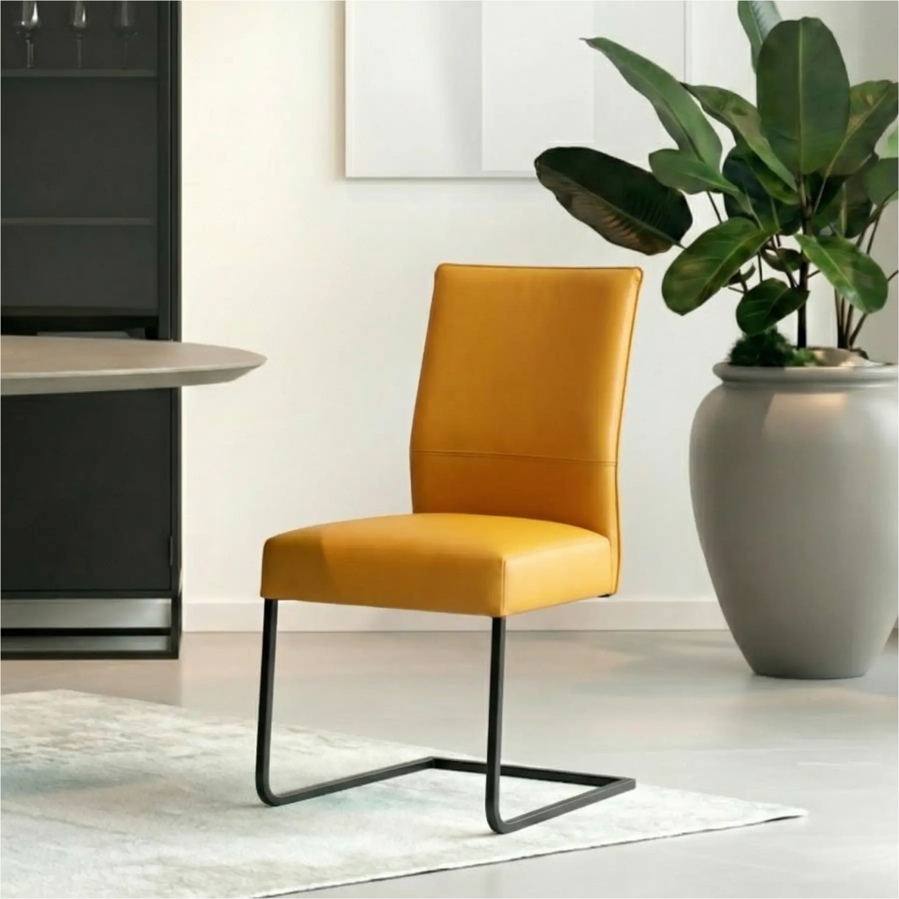 afbeelding van Leren eetkamerstoel Remix - Toledo Leem (geel/bruin) - Sledepoot staal vierkant zwart