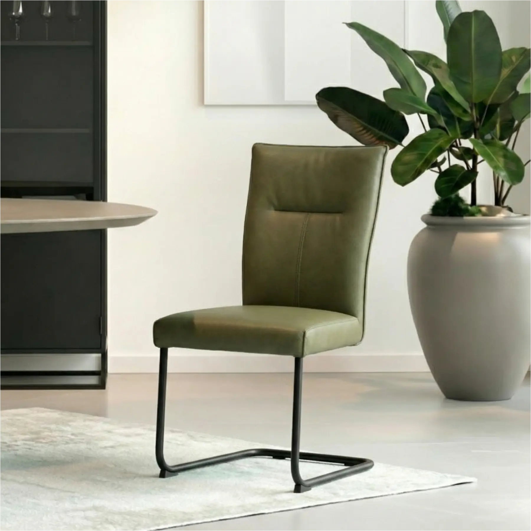 afbeelding van Leren eetkamerstoel Retro - Toledo Olive (olijf/goen) - Sledepoot staal rond zwart