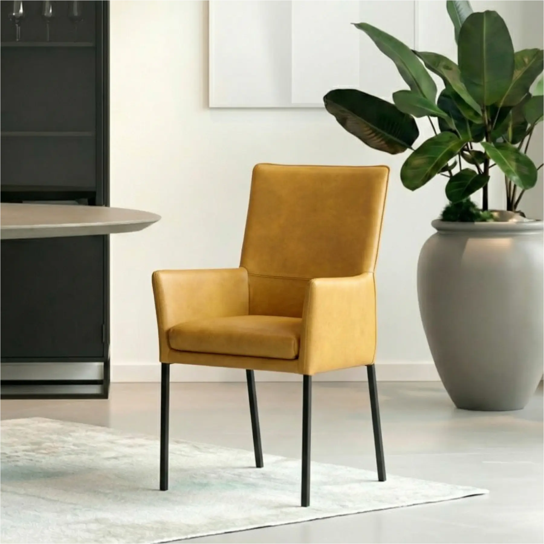 afbeelding van Leren eetkamerstoel Royal - Granada Amber (cognac) - Poten staal vierkant zwart