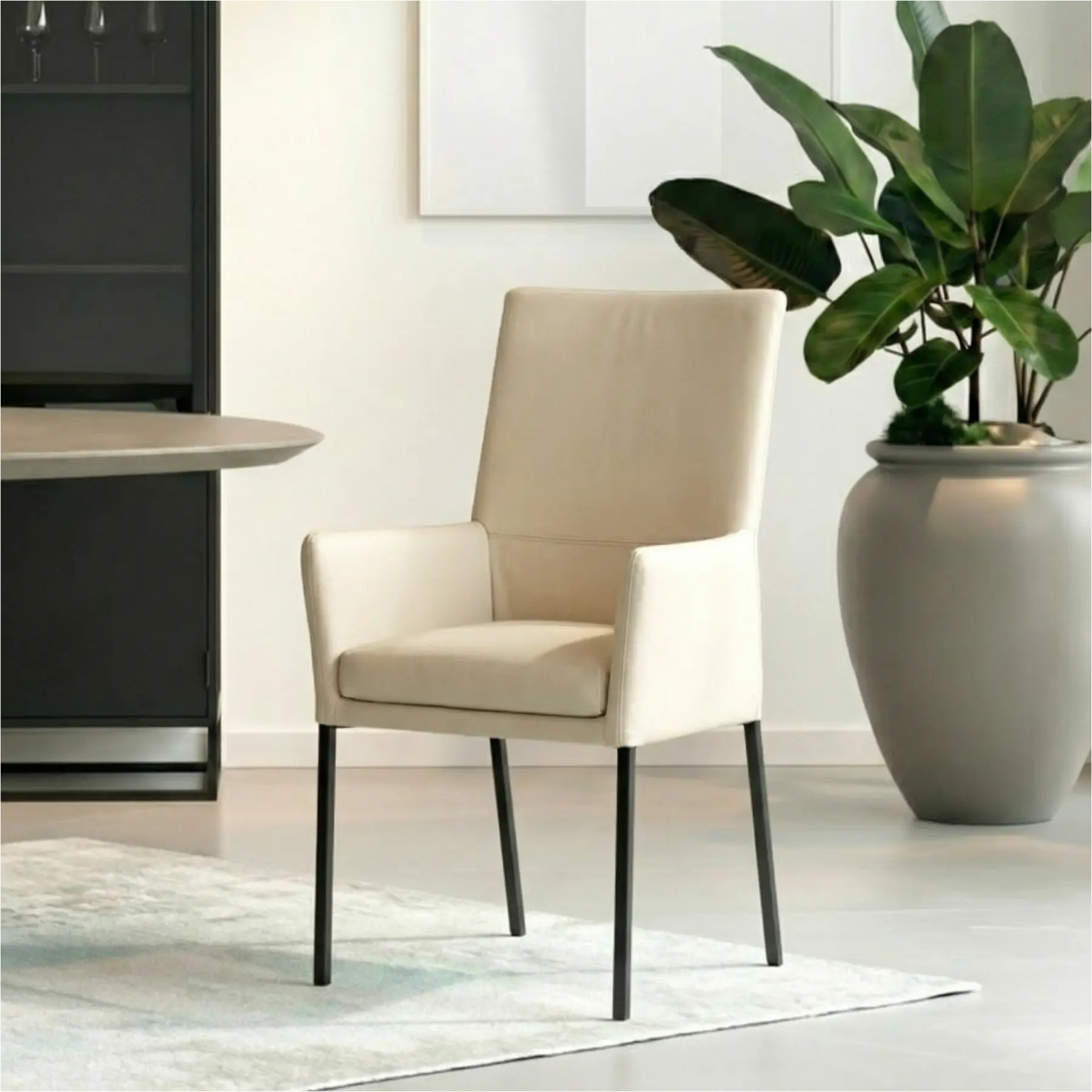 afbeelding van Leren eetkamerstoel Royal - Toledo Betulla (crème) - Poten staal vierkant zwart