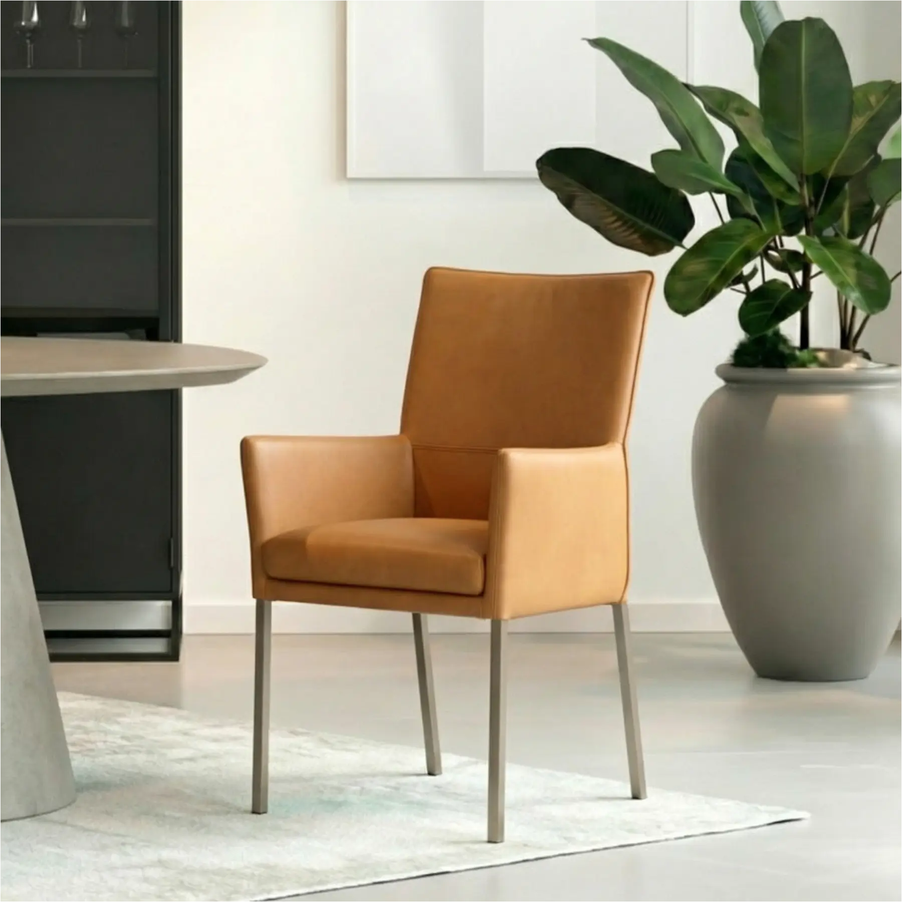 afbeelding van Leren eetkamerstoel Royal - Toledo Sabbia (lichtcognac) - Poten staal vierkant RVS