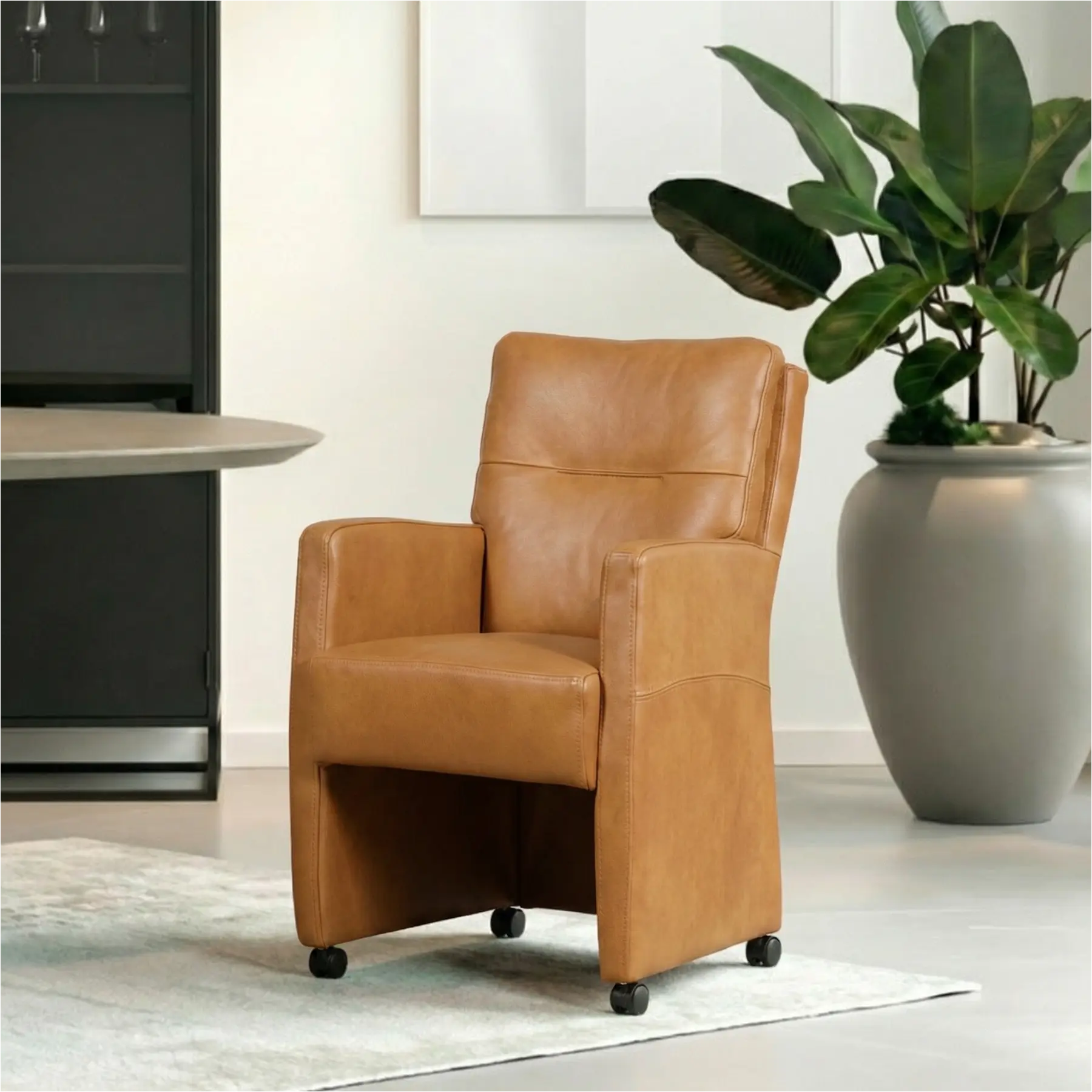 afbeelding van Leren eetkamerstoel Sharp - Granada Sahara (cognac) - Met handgreep RVS