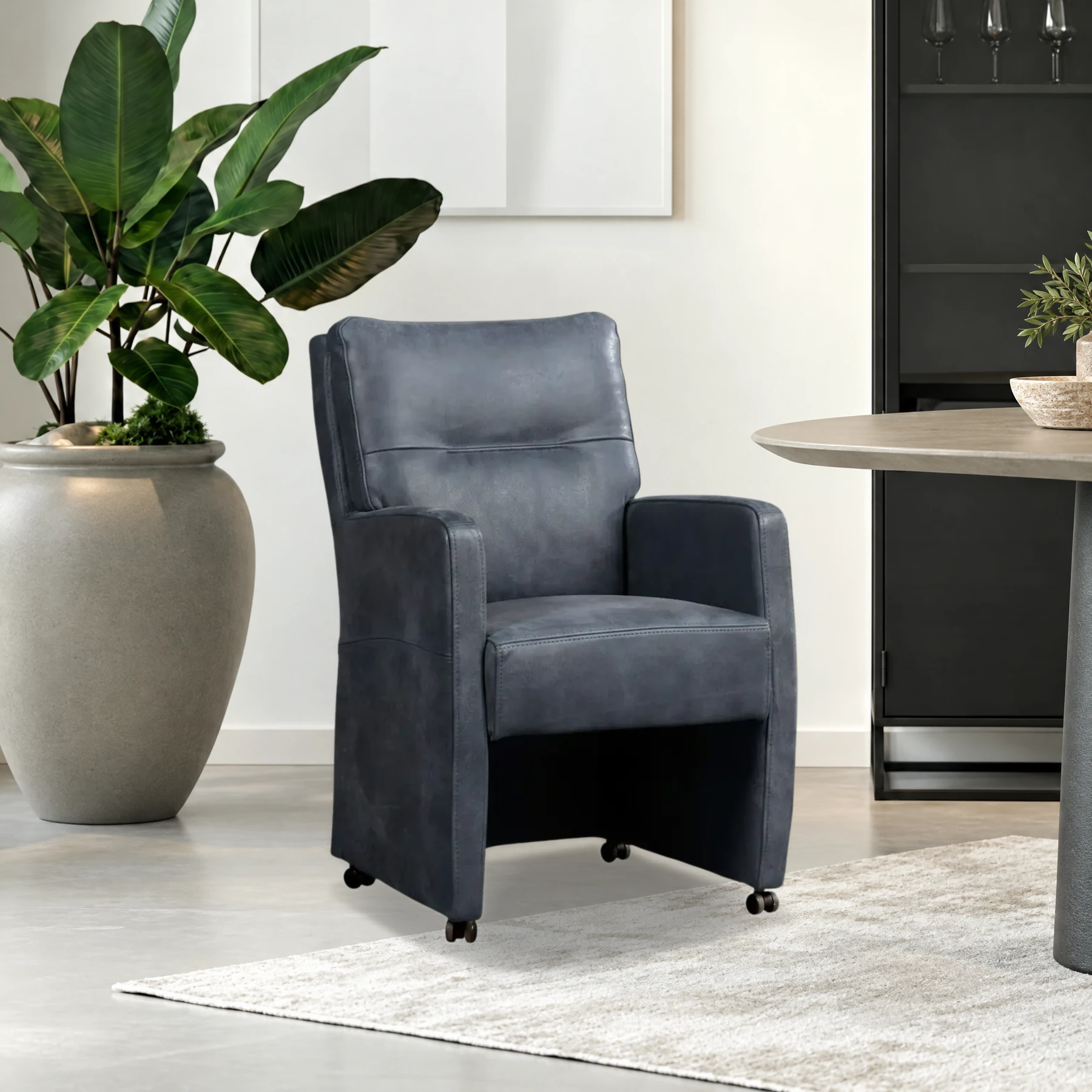 afbeelding van Leren eetkamerstoel Sharp - Kenia Denim (blauw) - Met handgreep RVS