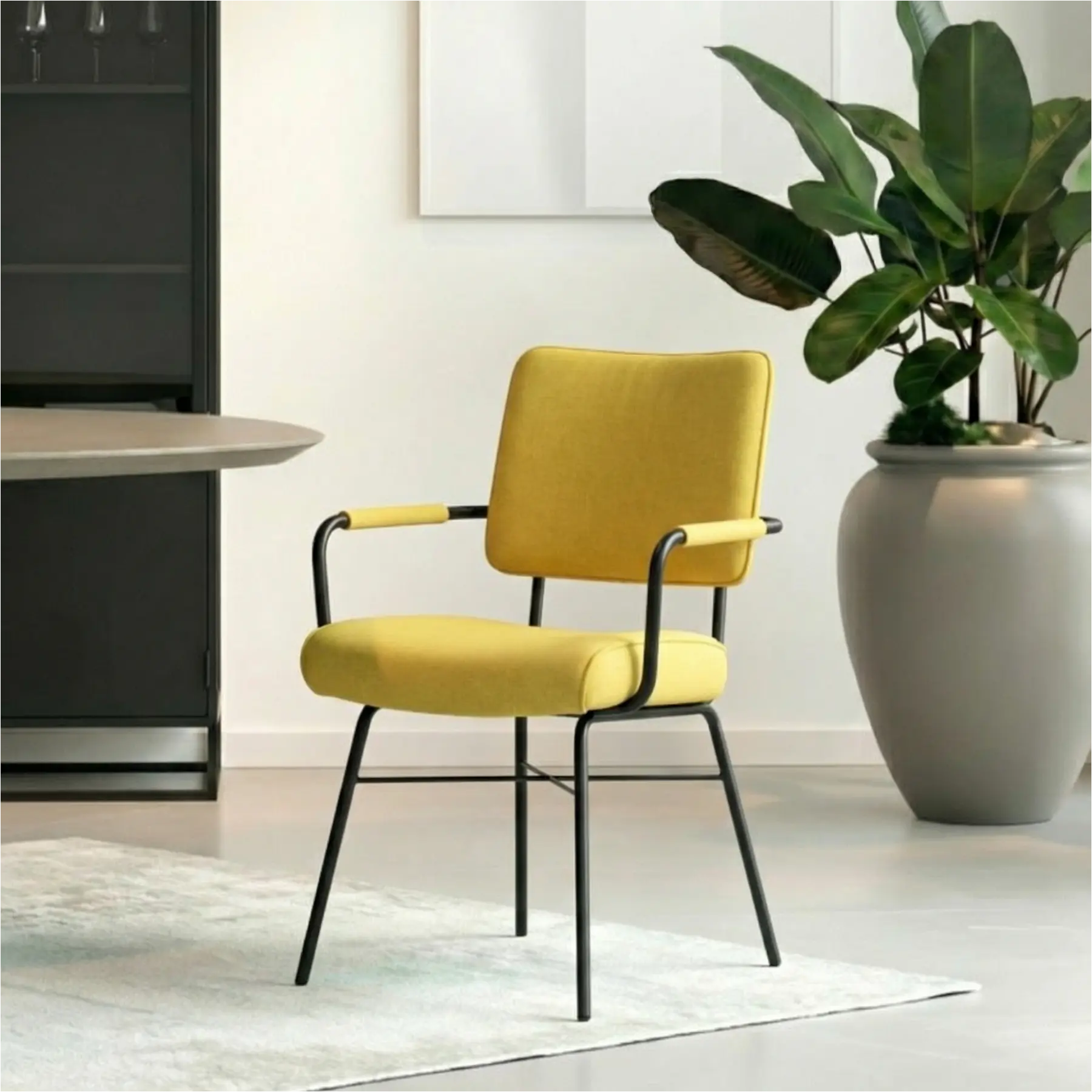 afbeelding van Leren eetkamerstoel Solid met armleuning - Hermes Yellow (felgeel) - Poten staal rond zwart