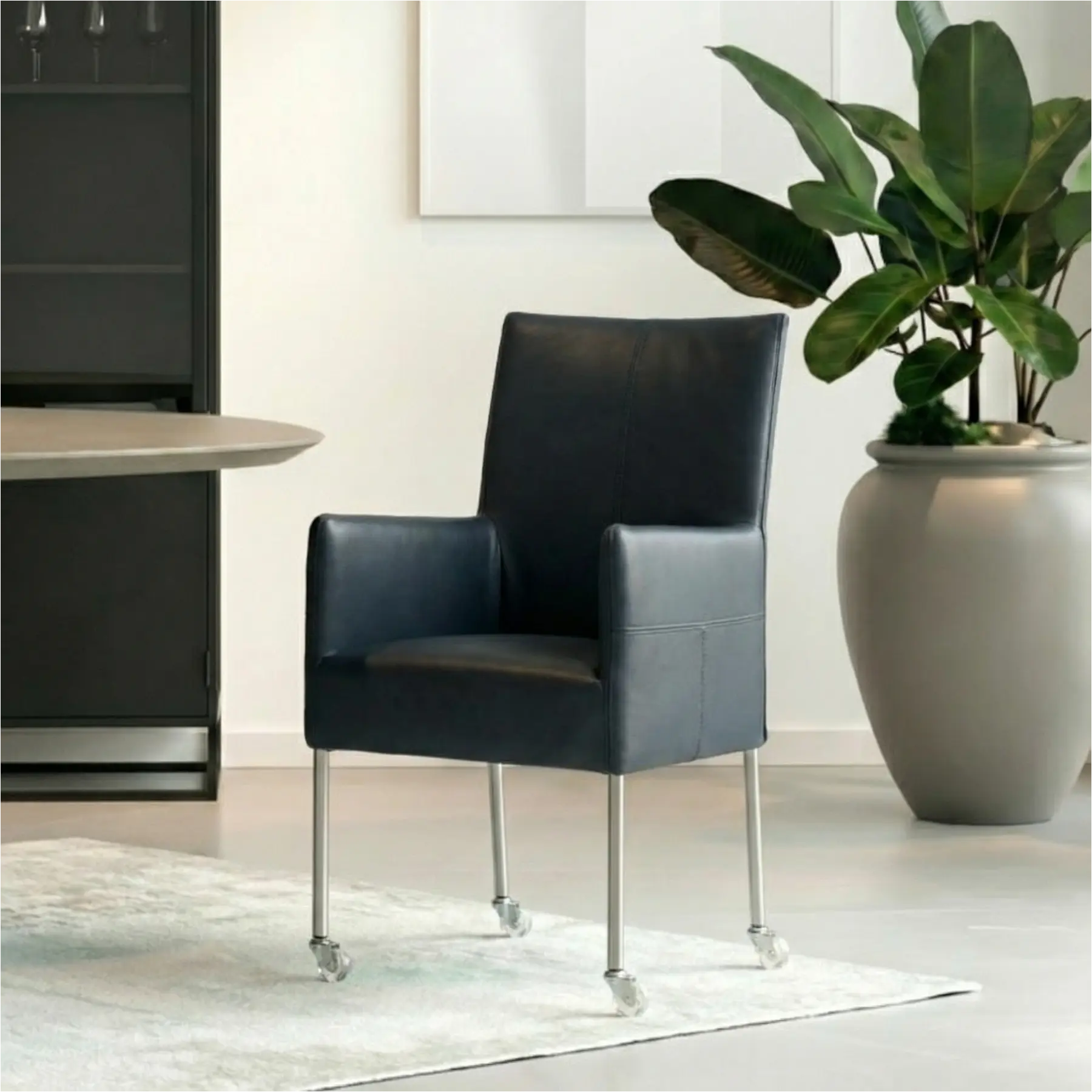 afbeelding van Leren eetkamerstoel Spark - Granada Blue (blauw) - Poten staal rond RVS