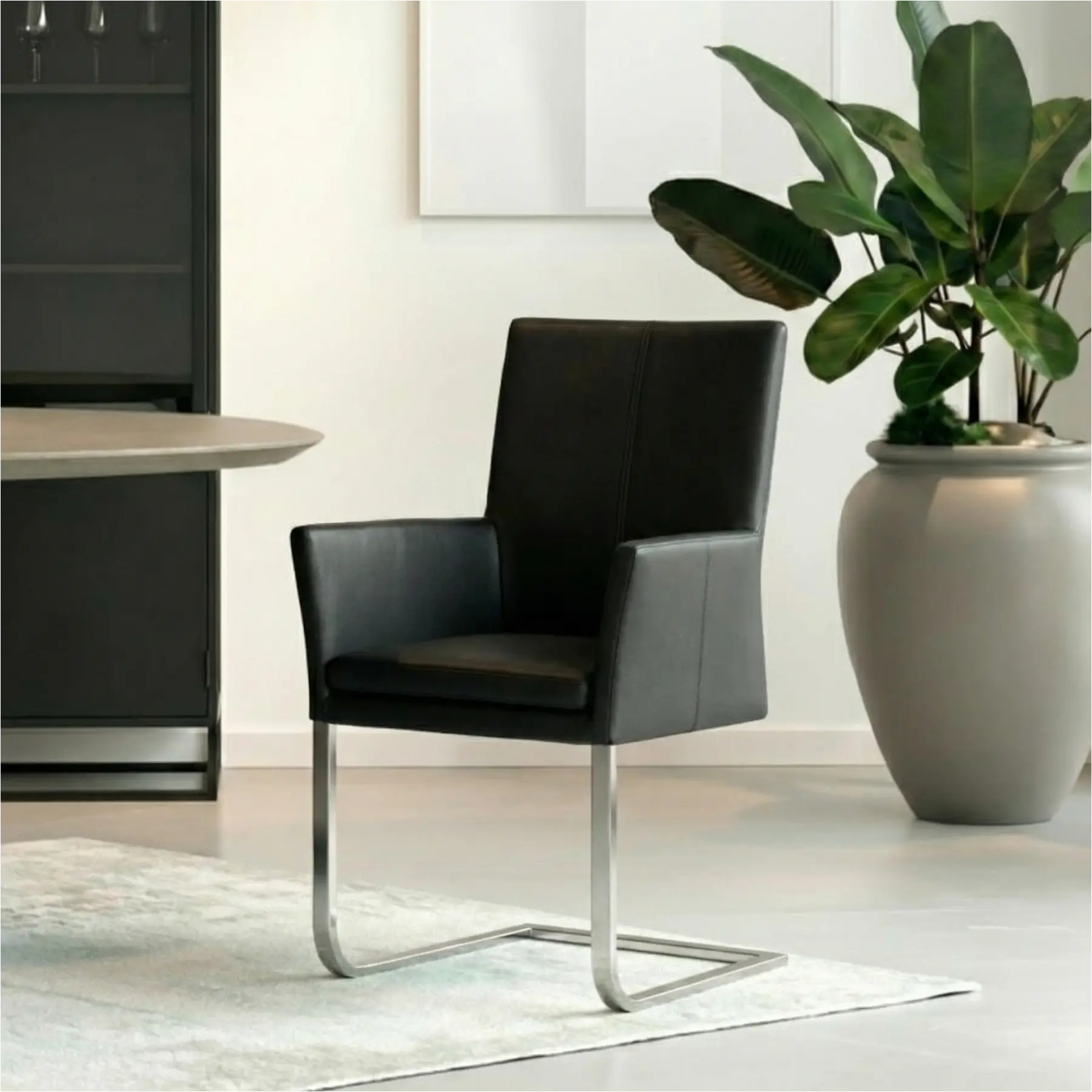 afbeelding van Set van 4 zwarte leren eetkamerstoelen Nina