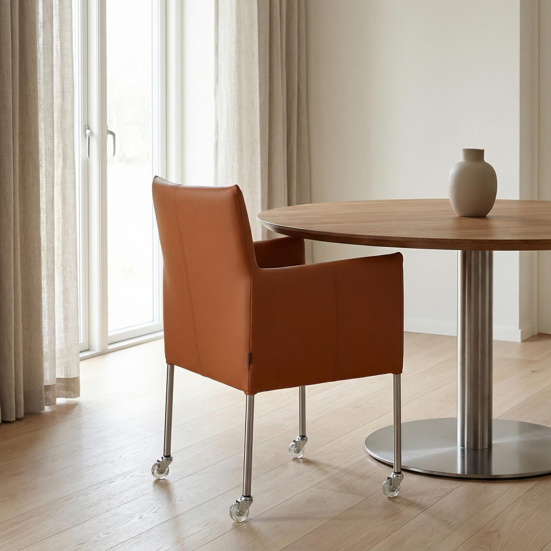 afbeelding van Leren eetkamerstoel Desire - Hermes Cognac (cognac/oranje) - Poten staal rond RVS