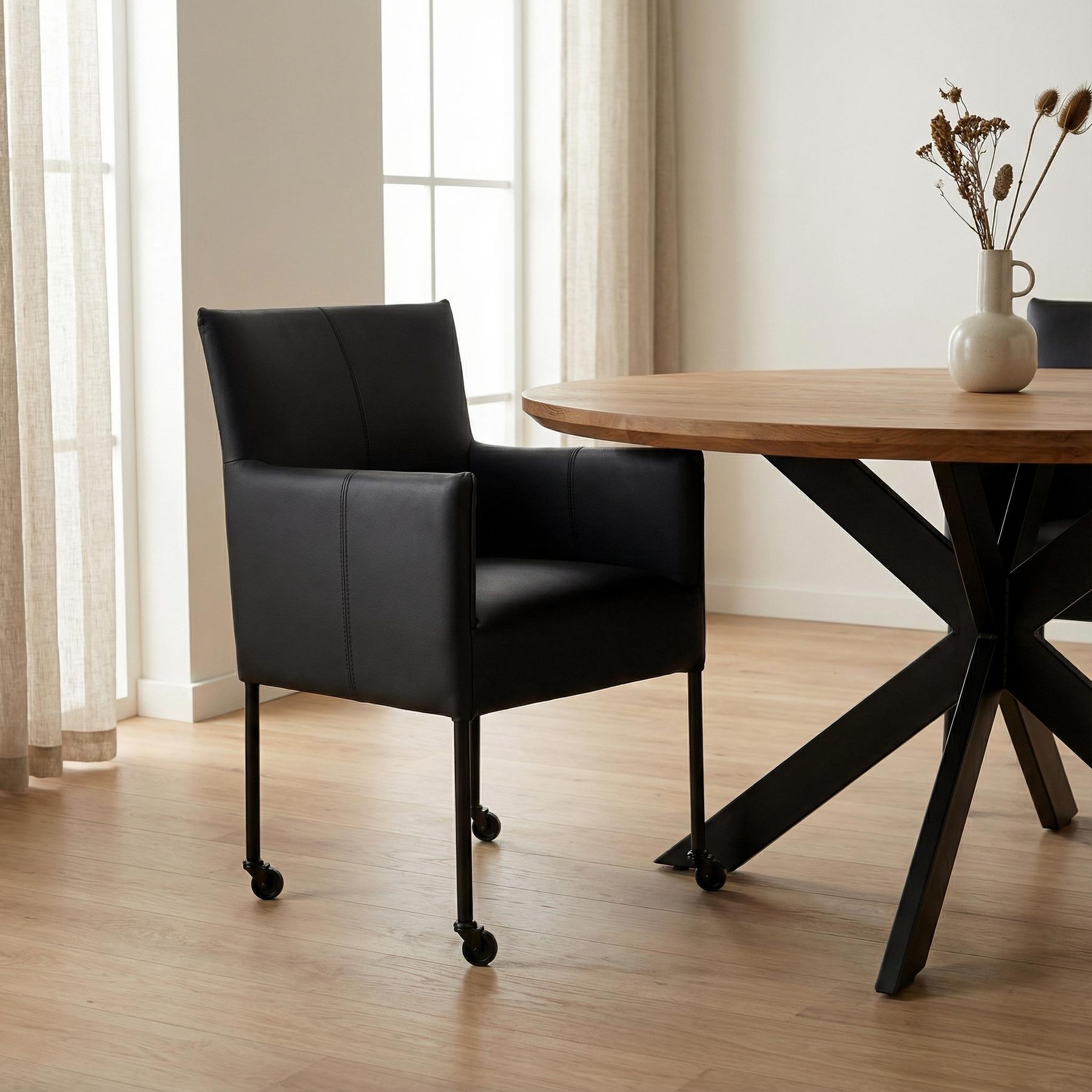 afbeelding van Leren eetkamerstoel Desire - Hermes Nero (zwart) - Poten staal rond zwart