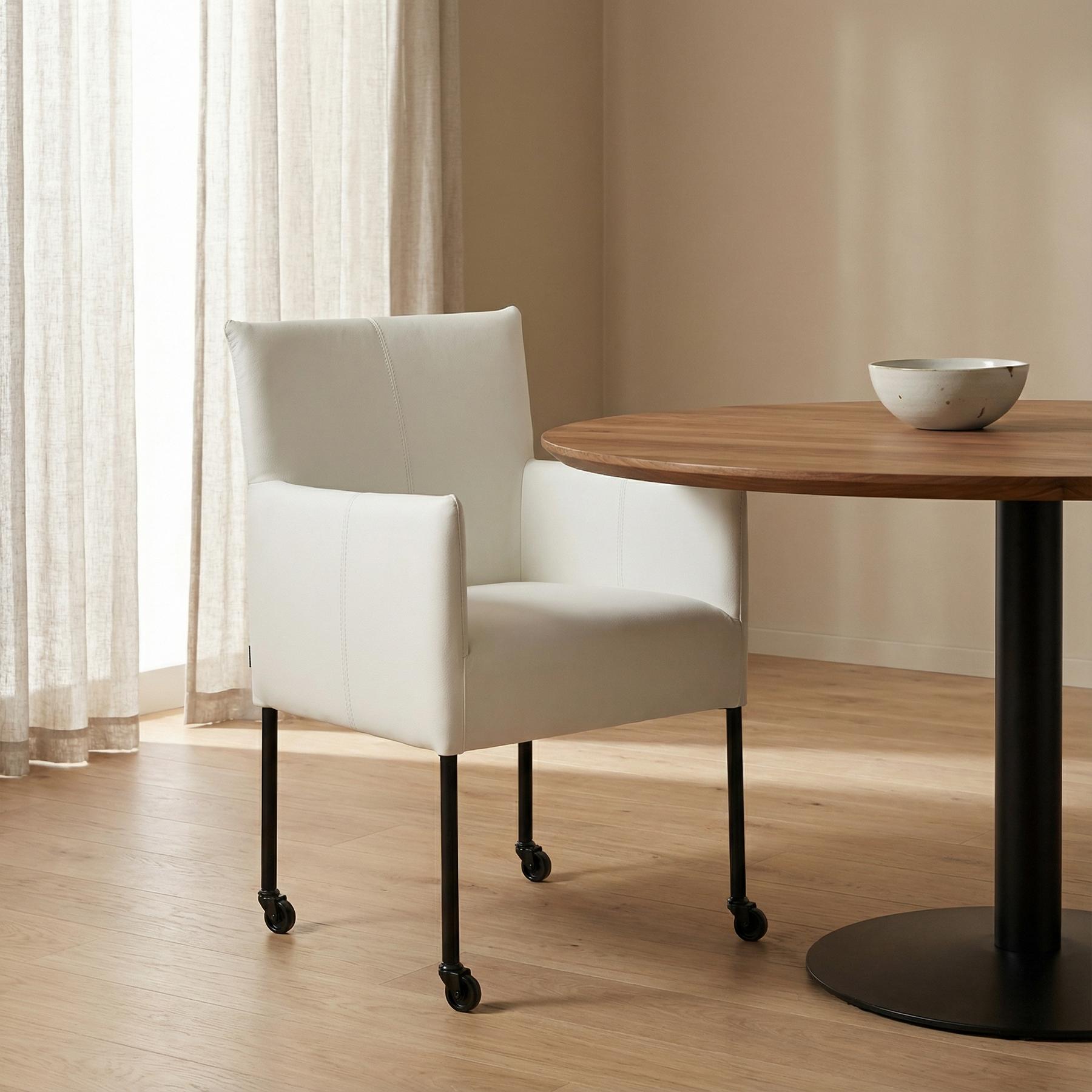 afbeelding van Leren eetkamerstoel Desire - Hermes Purewhite (wit) - Poten staal rond zwart