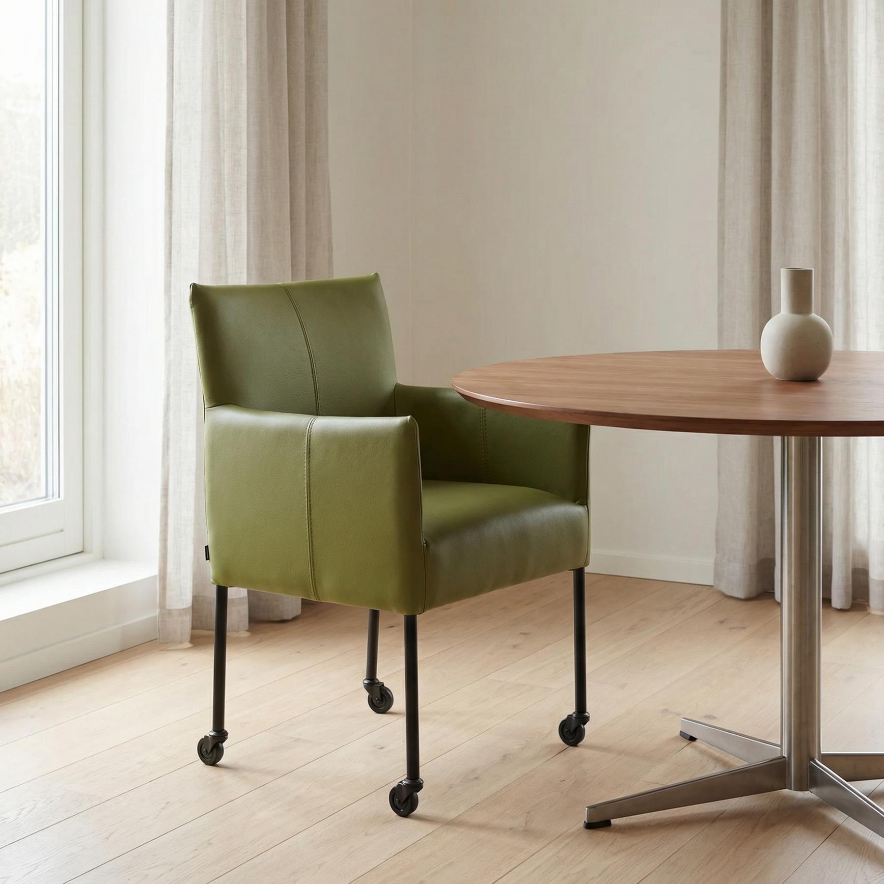 afbeelding van Leren eetkamerstoel Desire - Toledo Apple Green (groen) - Poten staal rond zwart