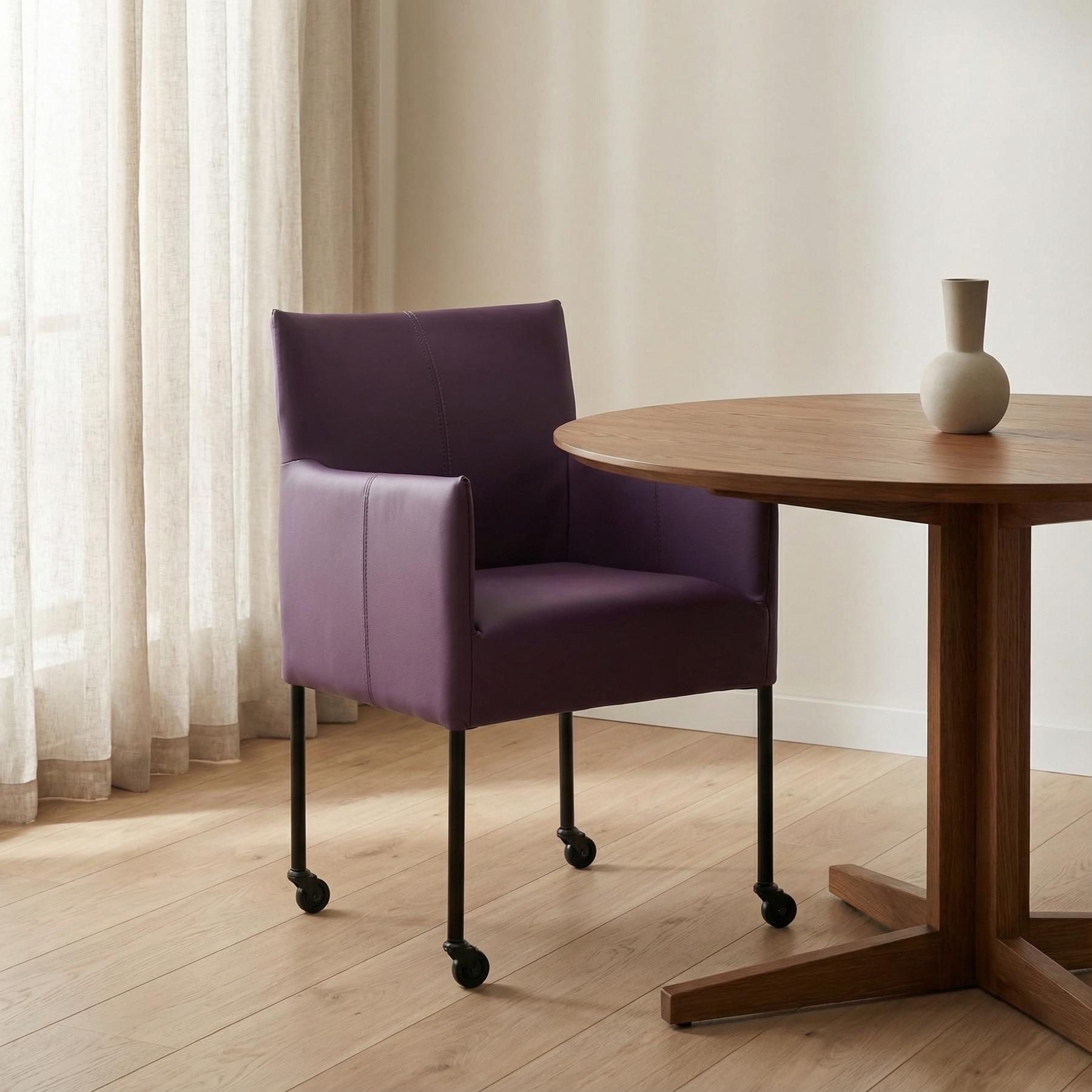 afbeelding van Leren eetkamerstoel Desire - Toledo Aubergine (paars) - Poten staal rond zwart