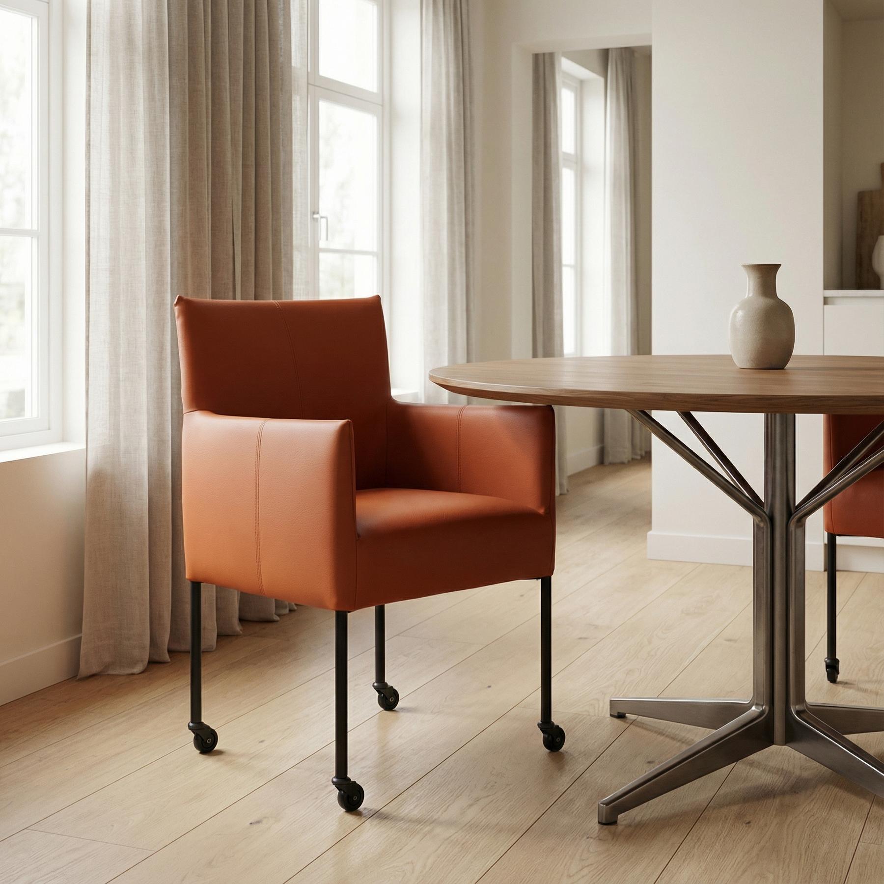 afbeelding van Leren eetkamerstoel Desire - Toledo Cotto (cognac) - Poten staal rond zwart